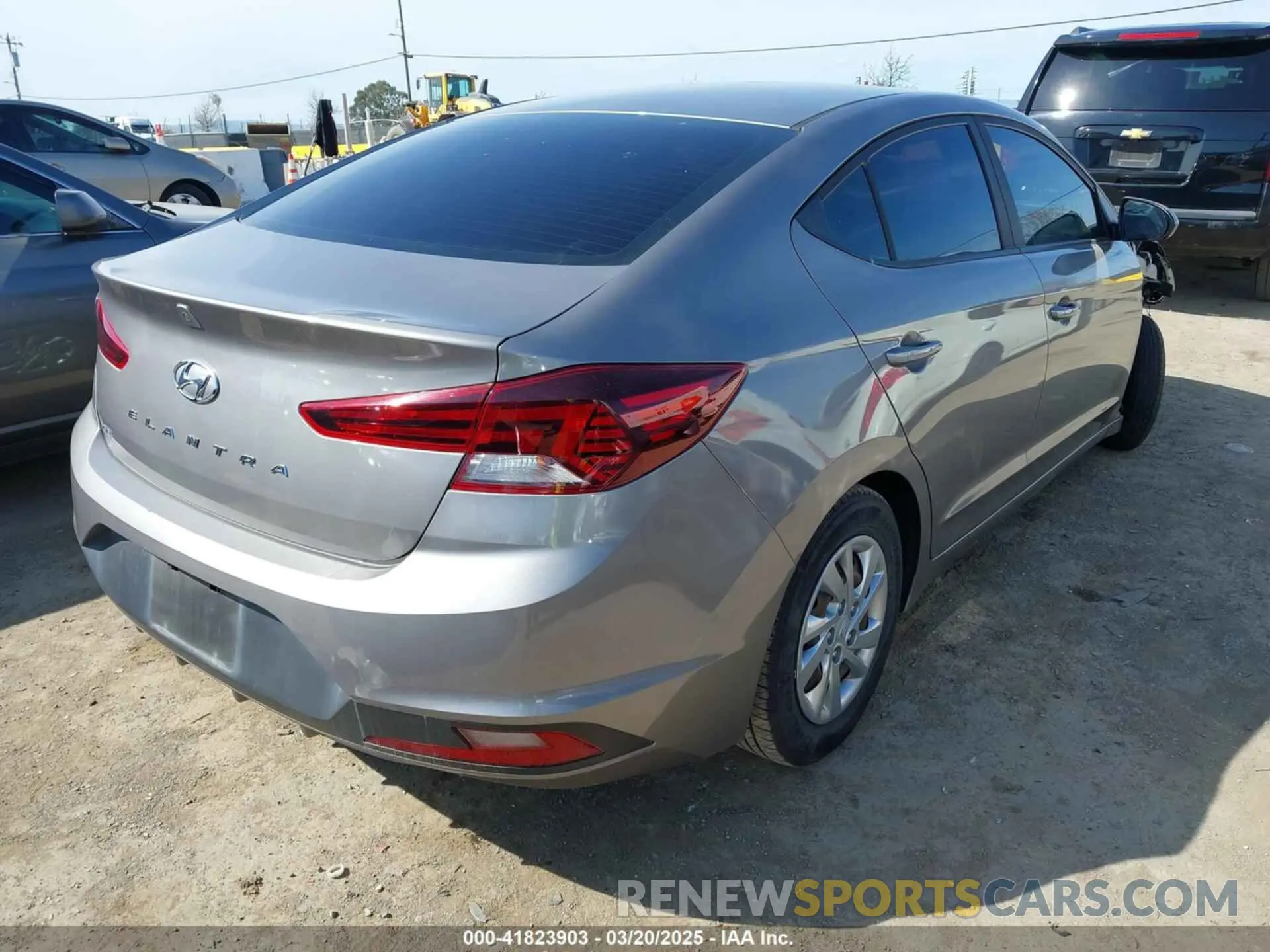 4 fotografías del automóvil dañado KMHD74LF4LU905869 HYUNDAI ELANTRA 2020