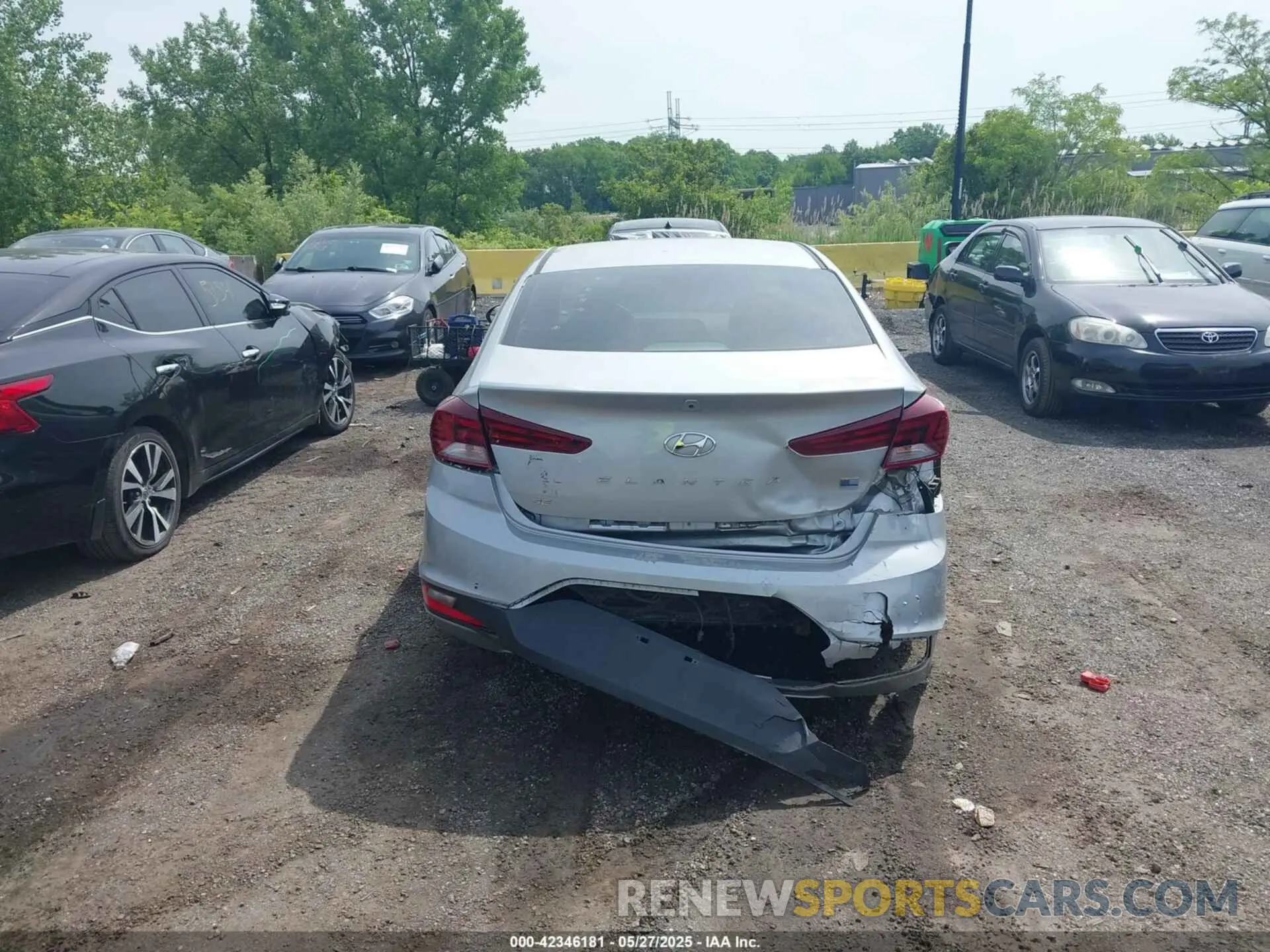 16 fotografías del automóvil dañado KMHD74LF5LU927590 HYUNDAI ELANTRA 2020