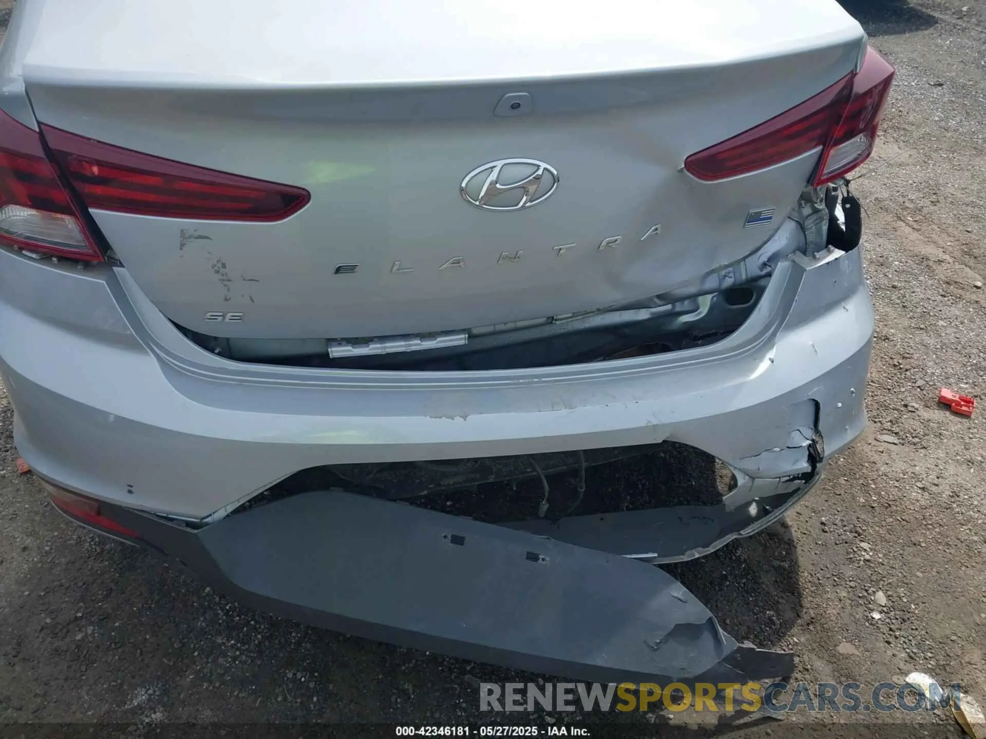 17 fotografías del automóvil dañado KMHD74LF5LU927590 HYUNDAI ELANTRA 2020