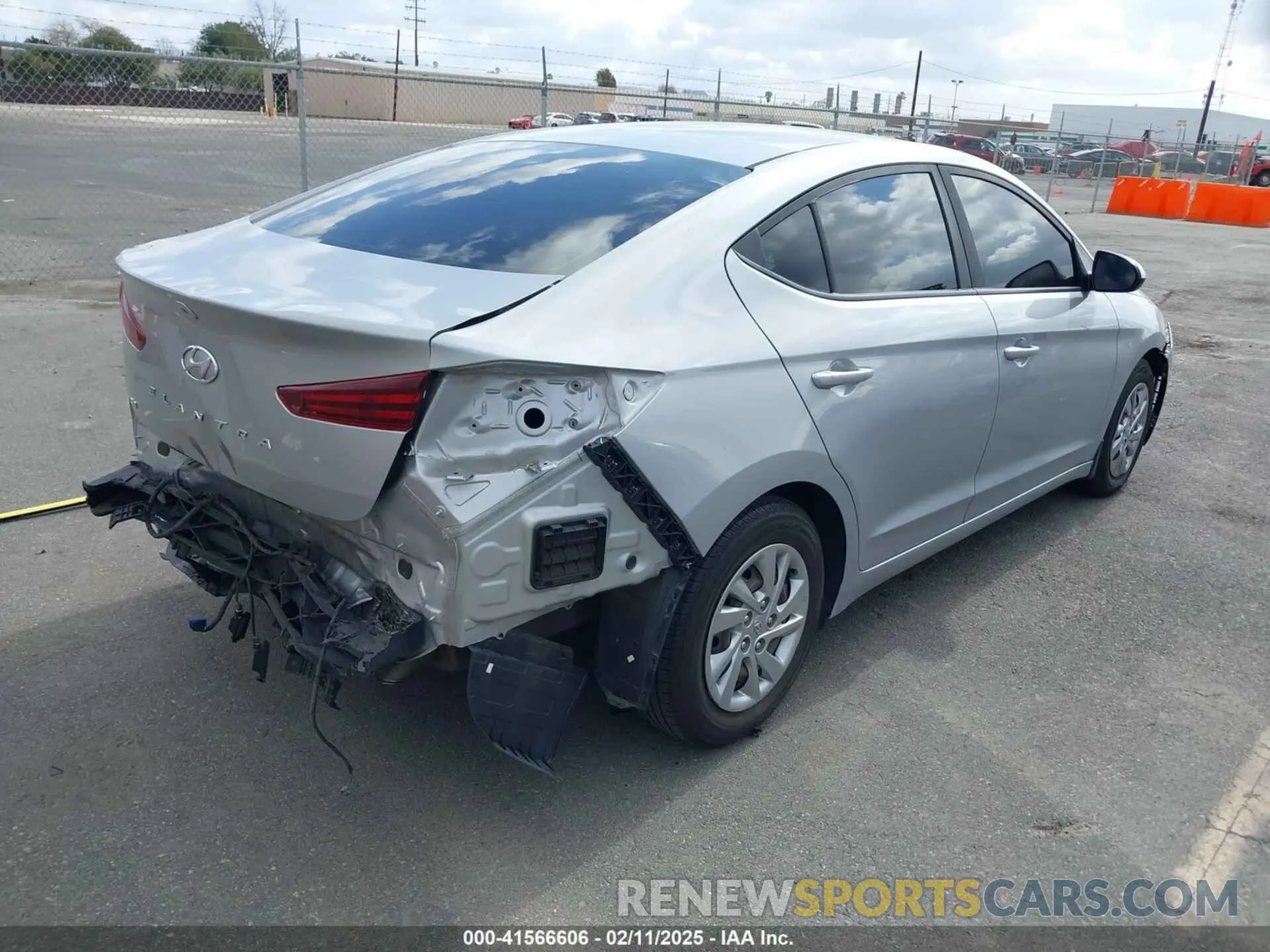 4 fotografías del automóvil dañado KMHD74LF5LU970360 HYUNDAI ELANTRA 2020