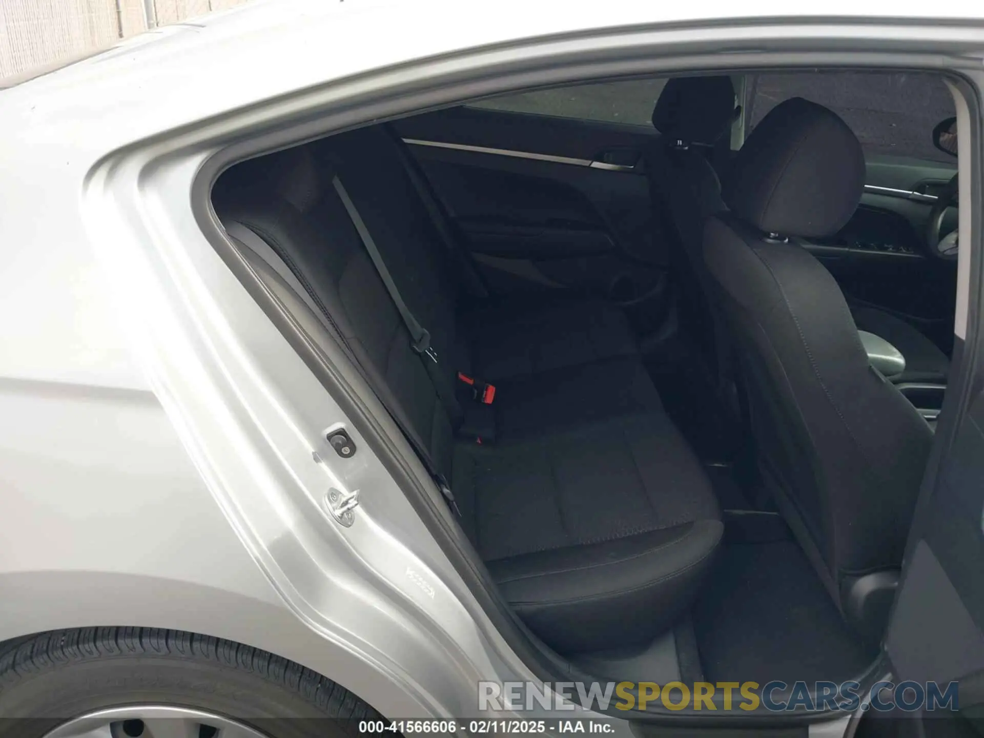 8 fotografías del automóvil dañado KMHD74LF5LU970360 HYUNDAI ELANTRA 2020