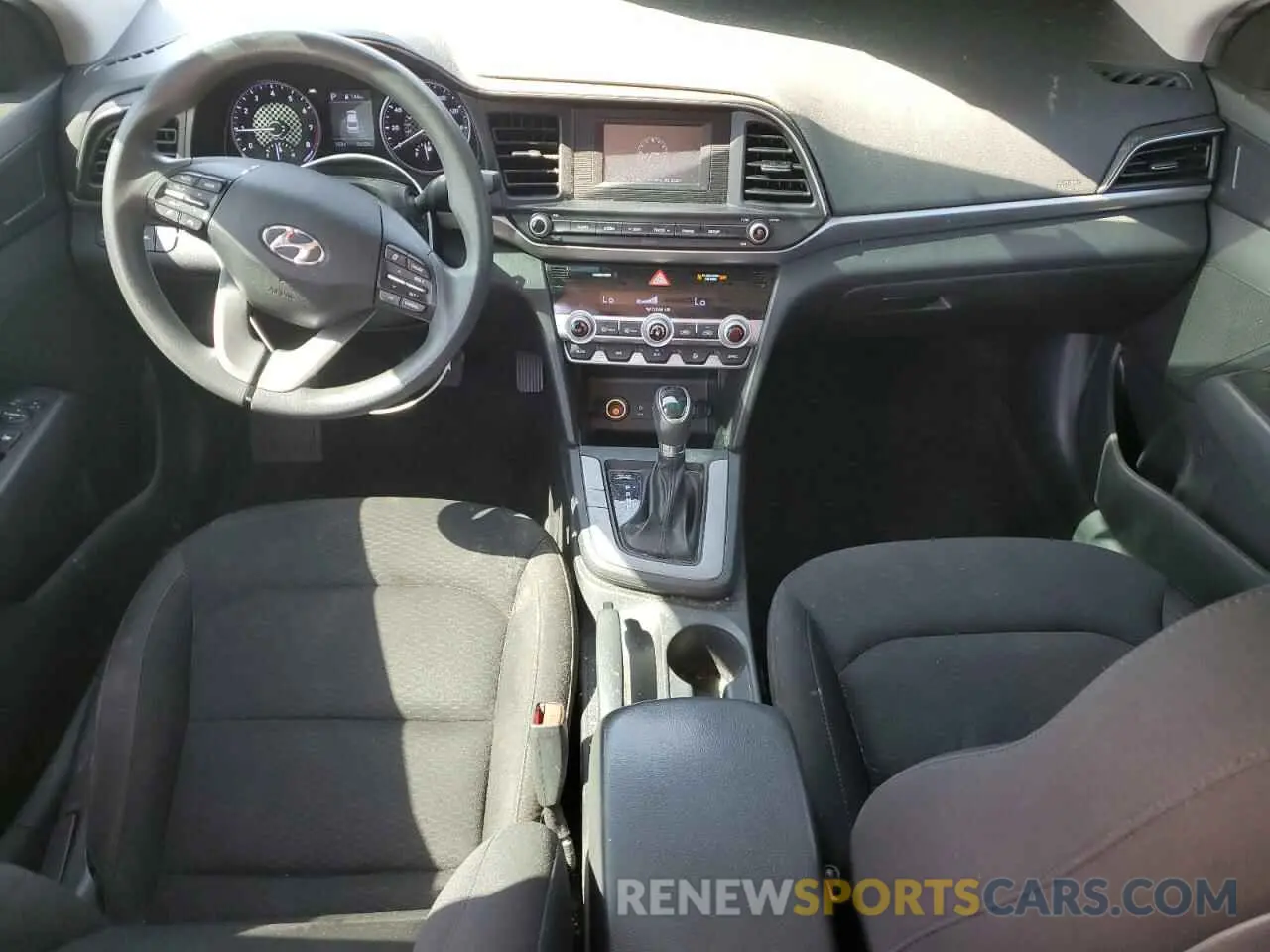 8 fotografías del automóvil dañado KMHD74LF7LU105423 HYUNDAI ELANTRA 2020