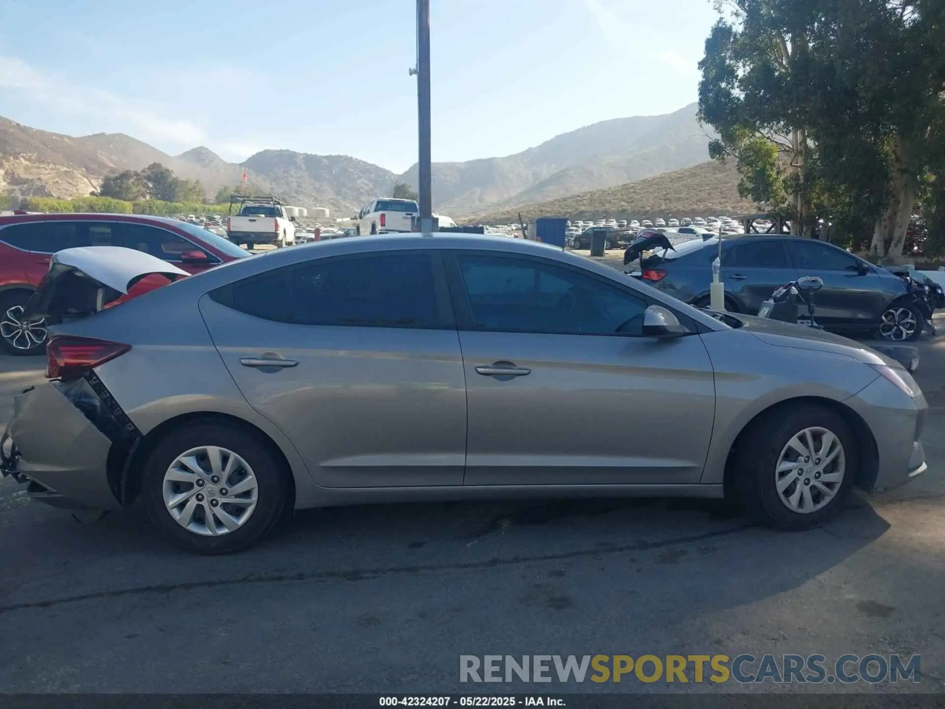 13 fotografías del automóvil dañado KMHD74LF8LU948224 HYUNDAI ELANTRA 2020