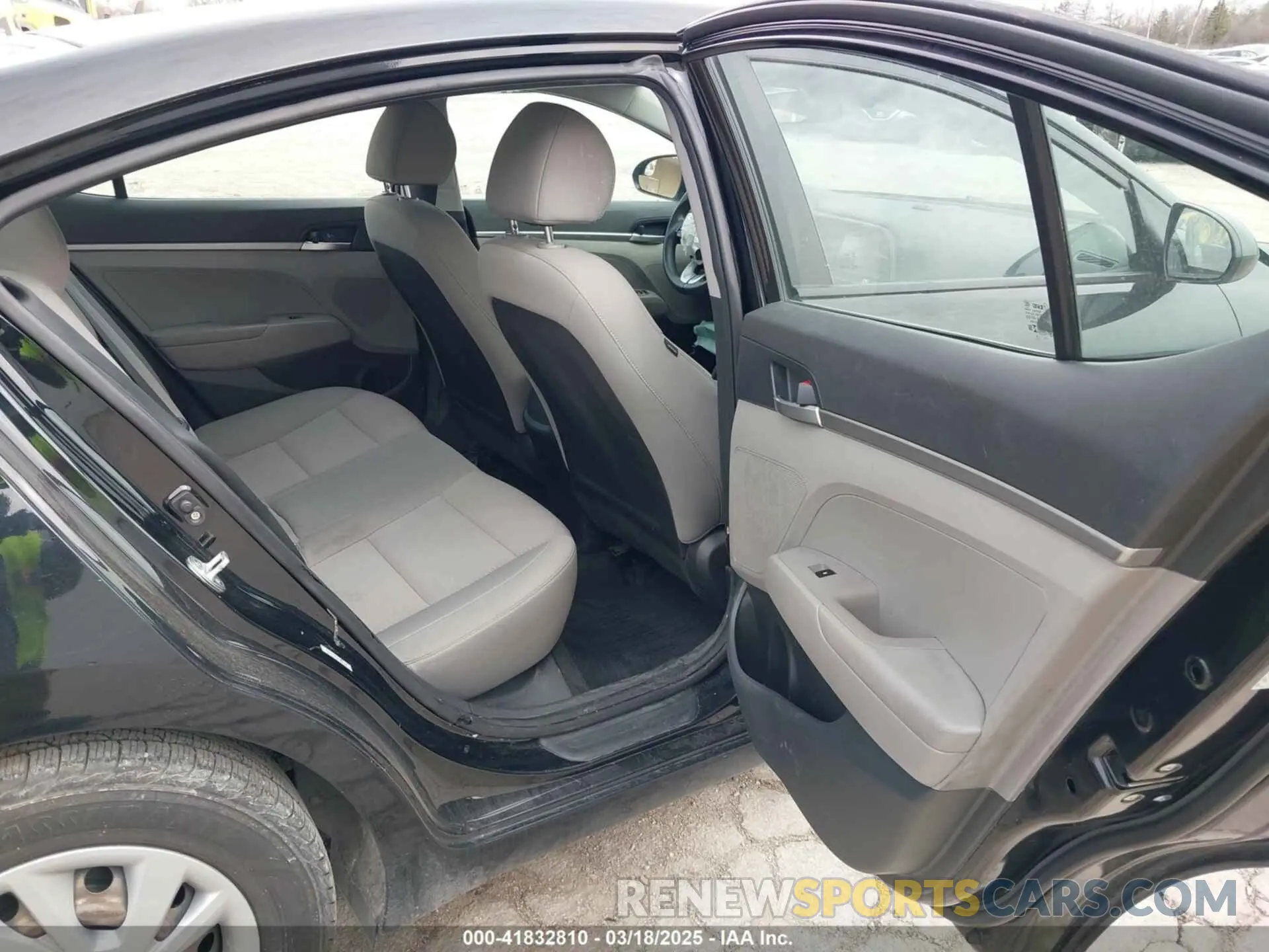 8 fotografías del automóvil dañado KMHD74LF9LU081030 HYUNDAI ELANTRA 2020