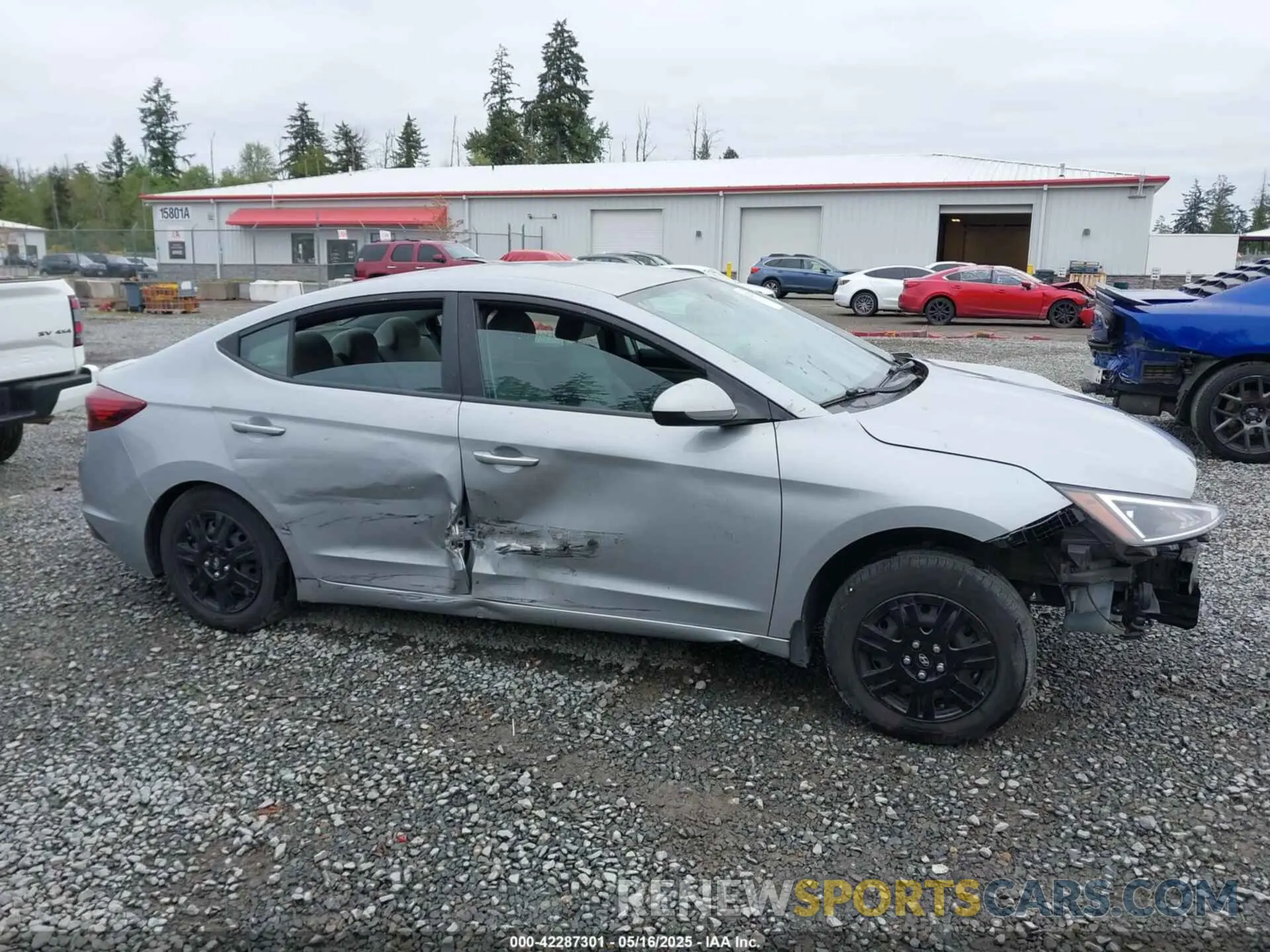 12 fotografías del automóvil dañado KMHD74LFXLU027803 HYUNDAI ELANTRA 2020