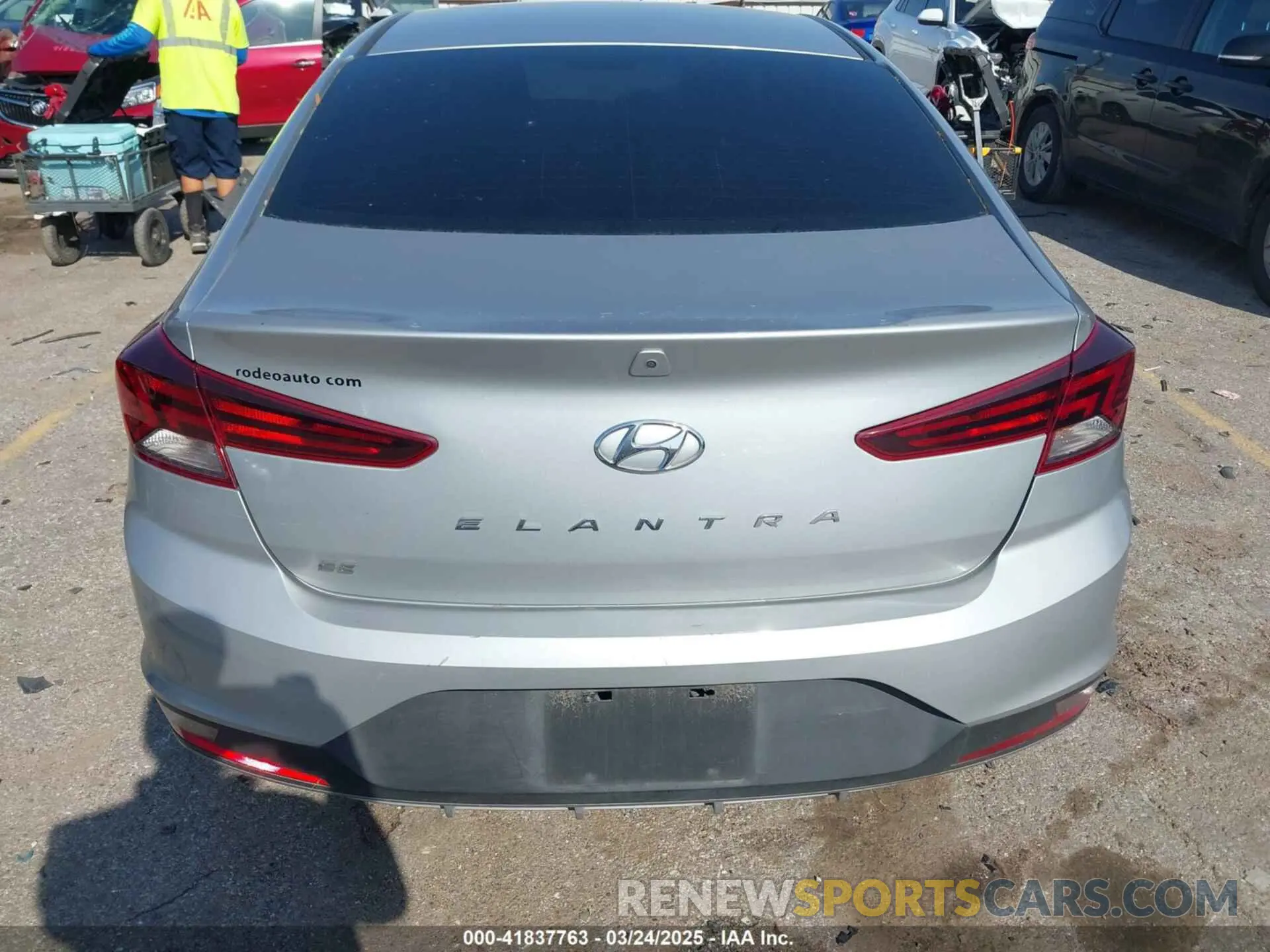 16 fotografías del automóvil dañado KMHD74LFXLU035366 HYUNDAI ELANTRA 2020
