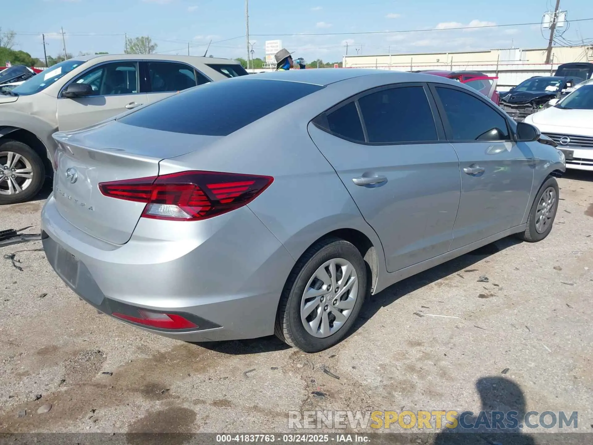 4 fotografías del automóvil dañado KMHD74LFXLU035366 HYUNDAI ELANTRA 2020