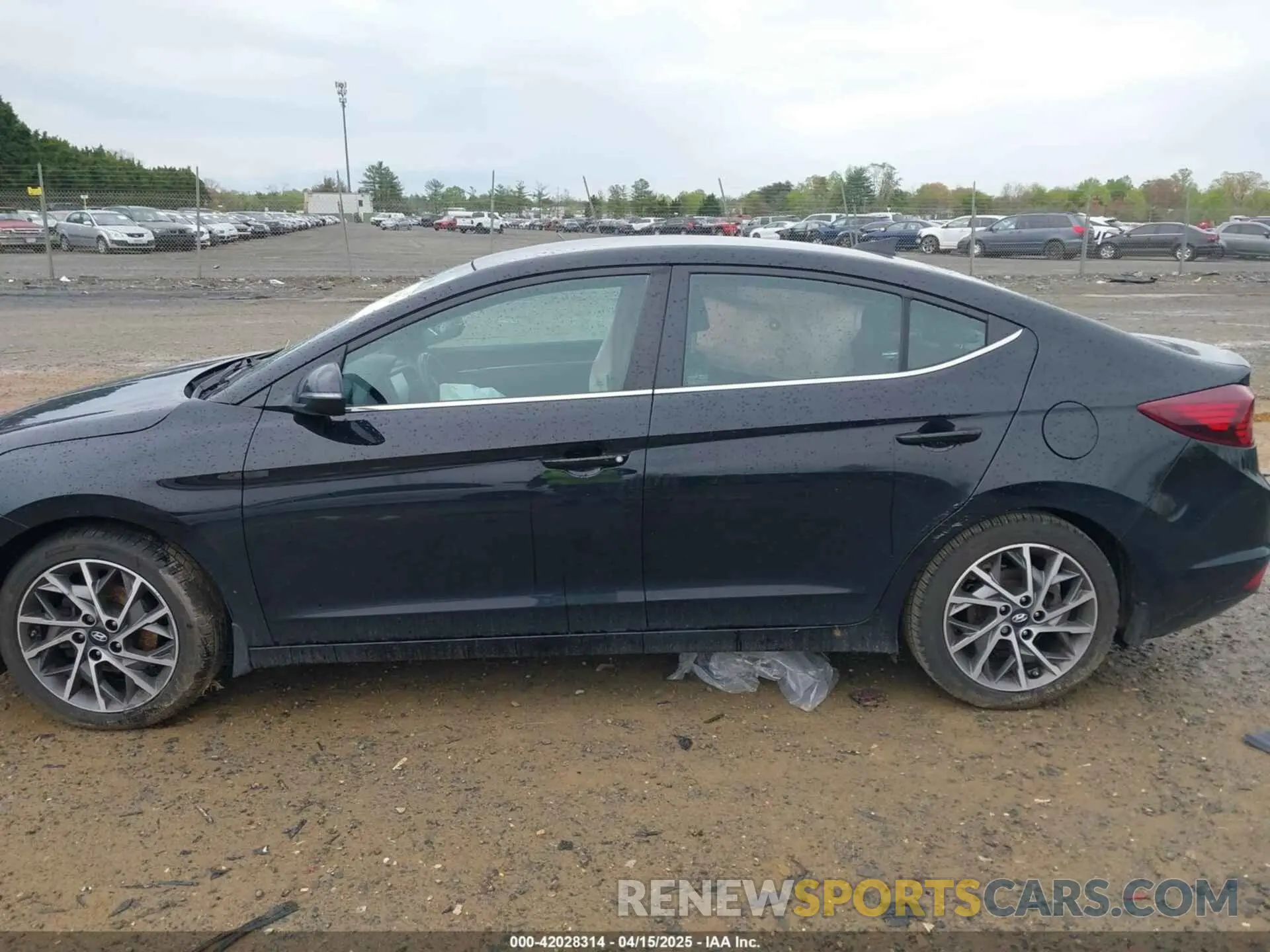 15 fotografías del automóvil dañado KMHD84LF2LU057469 HYUNDAI ELANTRA 2020