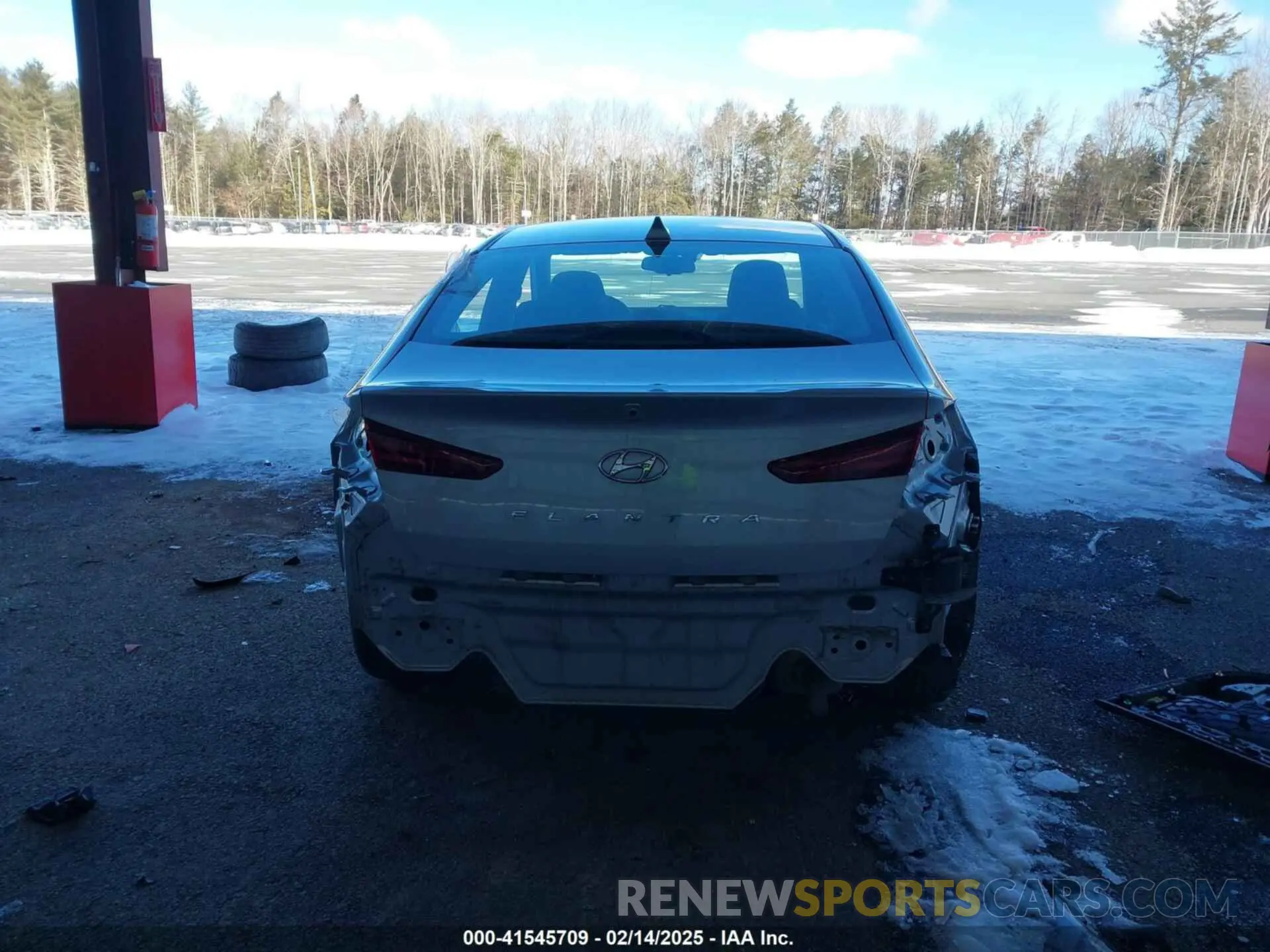 17 fotografías del automóvil dañado KMHD84LF3LU067184 HYUNDAI ELANTRA 2020