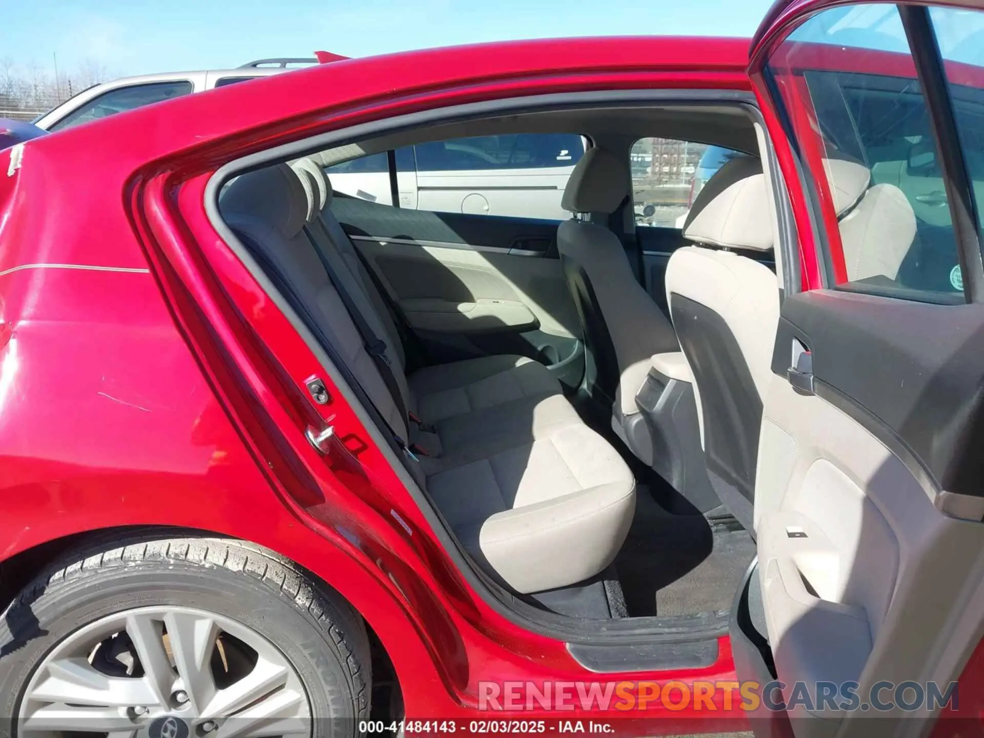 8 fotografías del automóvil dañado KMHD84LF3LU085183 HYUNDAI ELANTRA 2020