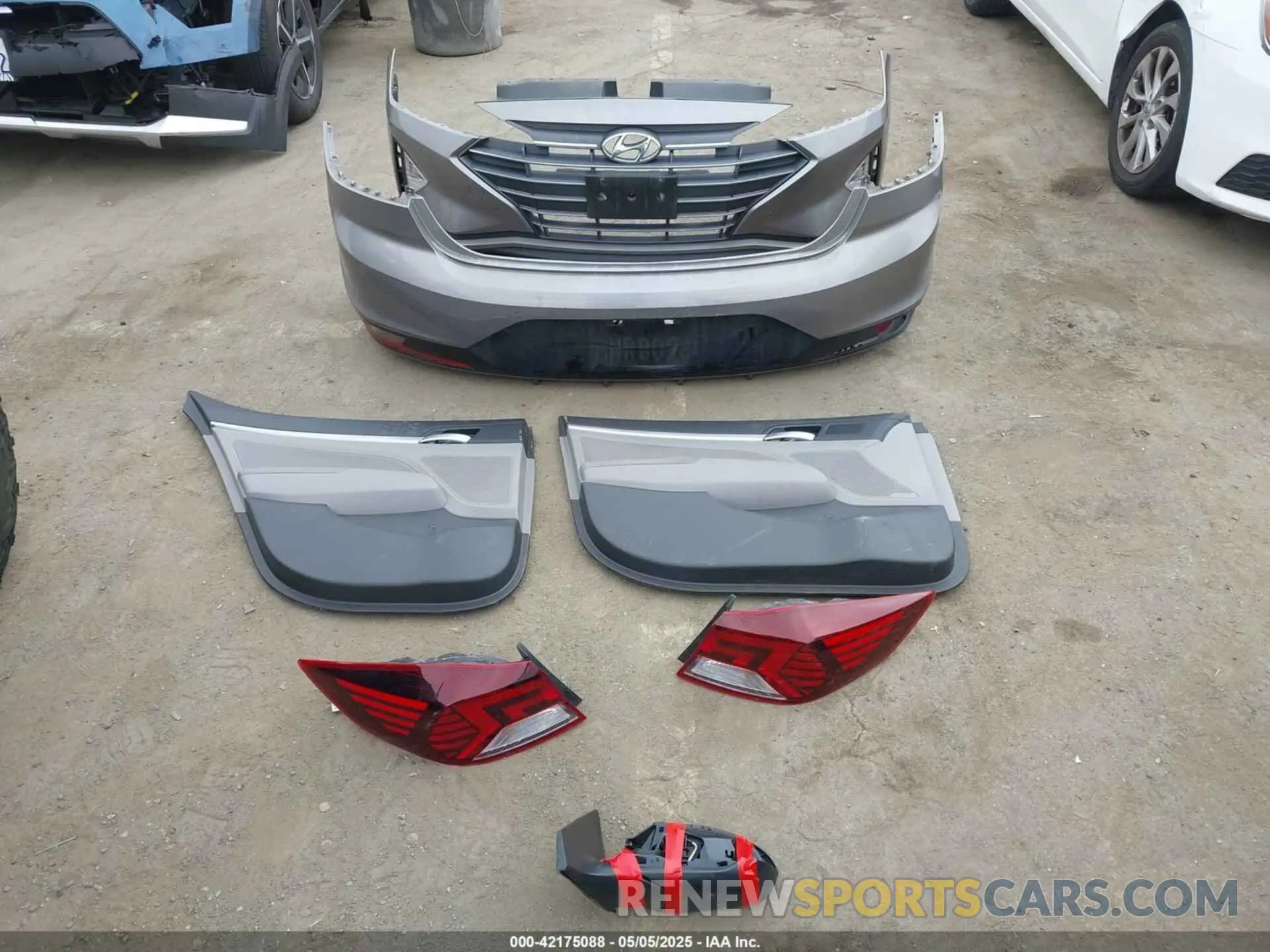 12 fotografías del automóvil dañado KMHD84LF3LU903902 HYUNDAI ELANTRA 2020
