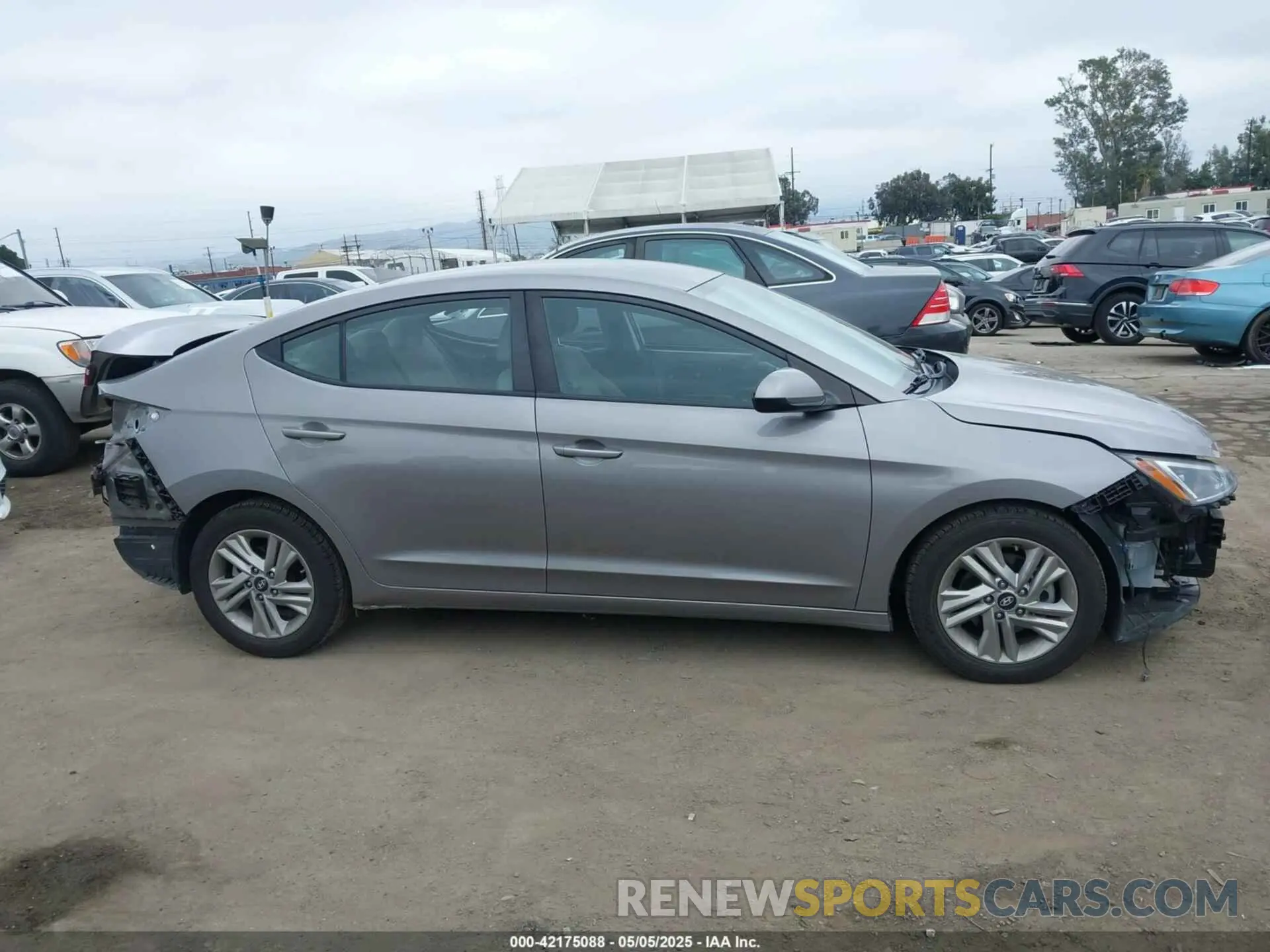 14 fotografías del automóvil dañado KMHD84LF3LU903902 HYUNDAI ELANTRA 2020