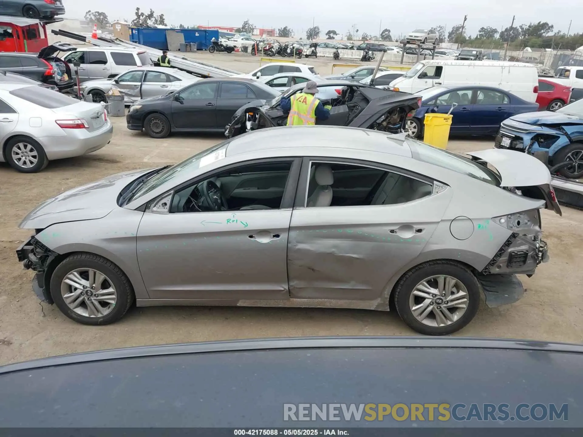 15 fotografías del automóvil dañado KMHD84LF3LU903902 HYUNDAI ELANTRA 2020