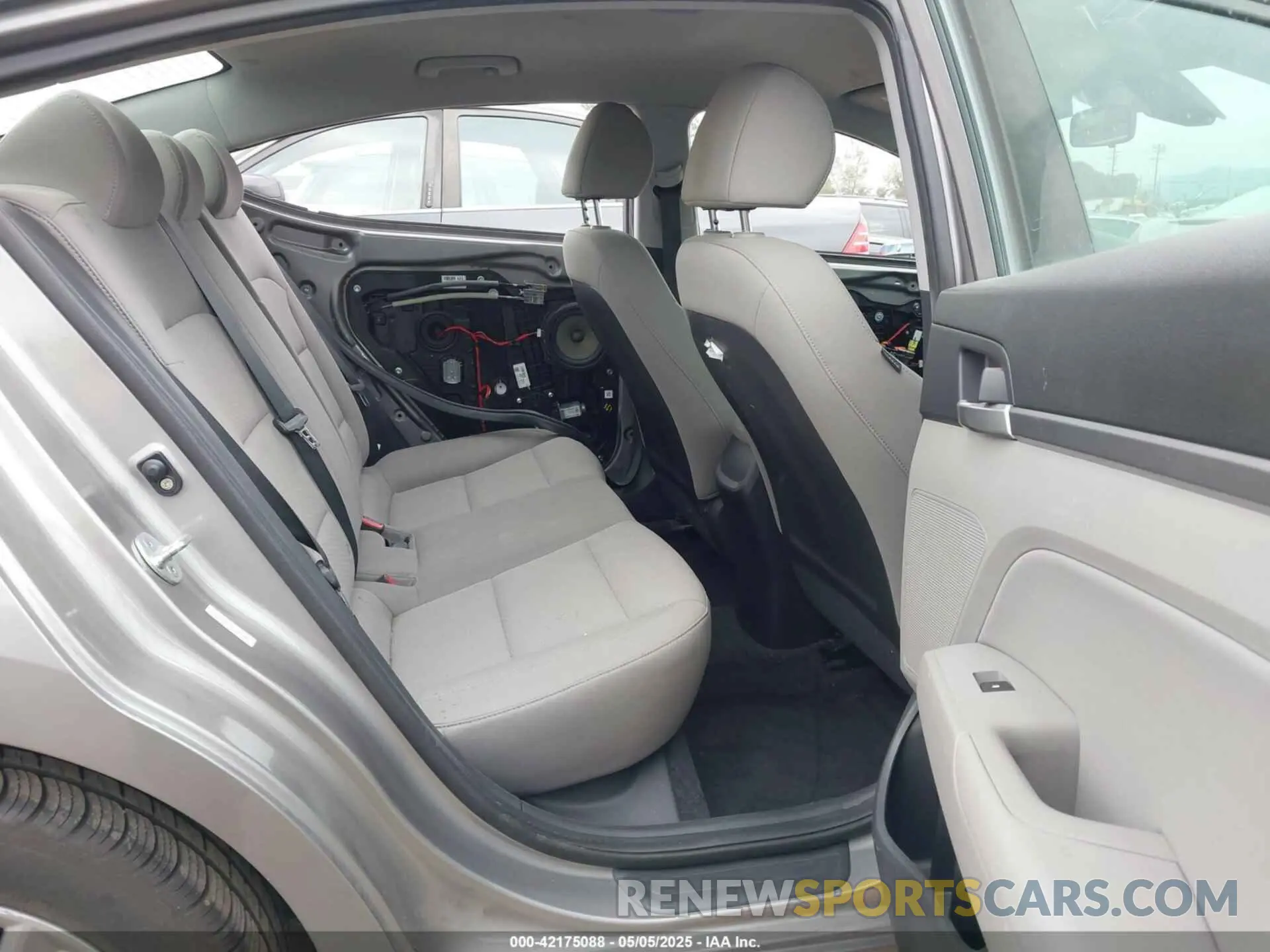 8 fotografías del automóvil dañado KMHD84LF3LU903902 HYUNDAI ELANTRA 2020