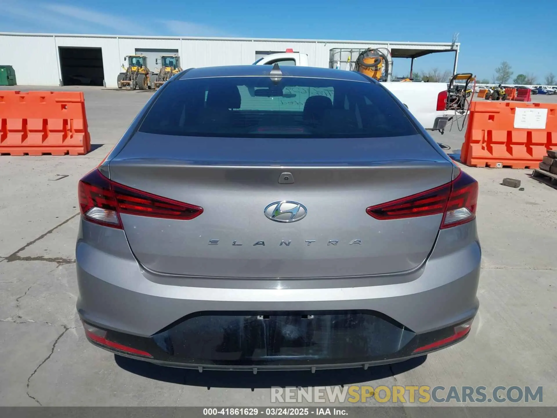 17 fotografías del automóvil dañado KMHD84LF7LU030655 HYUNDAI ELANTRA 2020