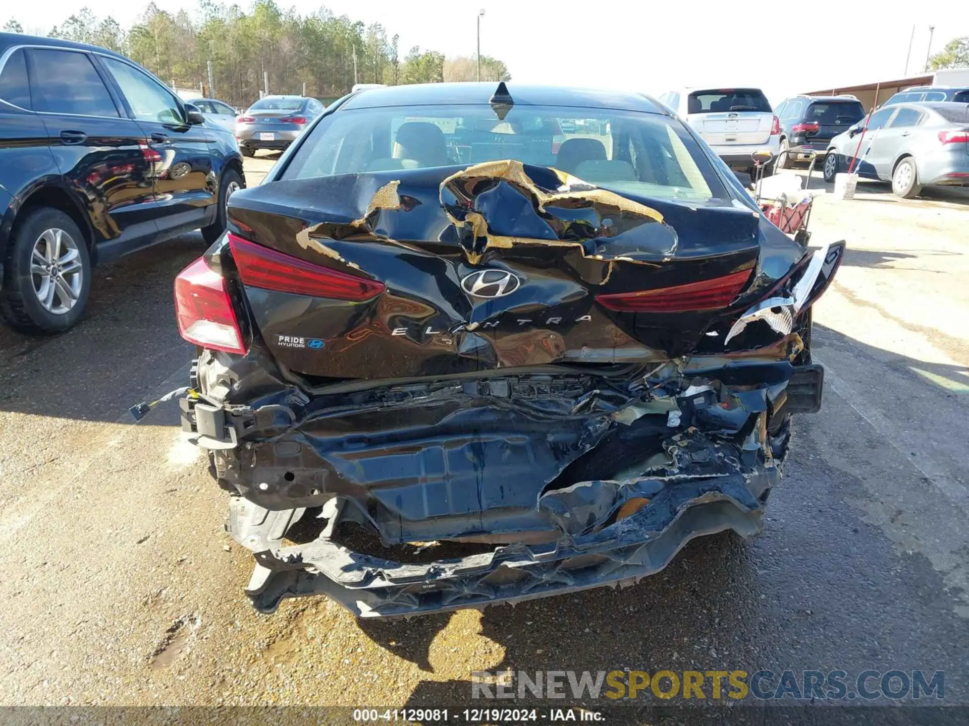 16 fotografías del automóvil dañado KMHD84LF7LU938409 HYUNDAI ELANTRA 2020