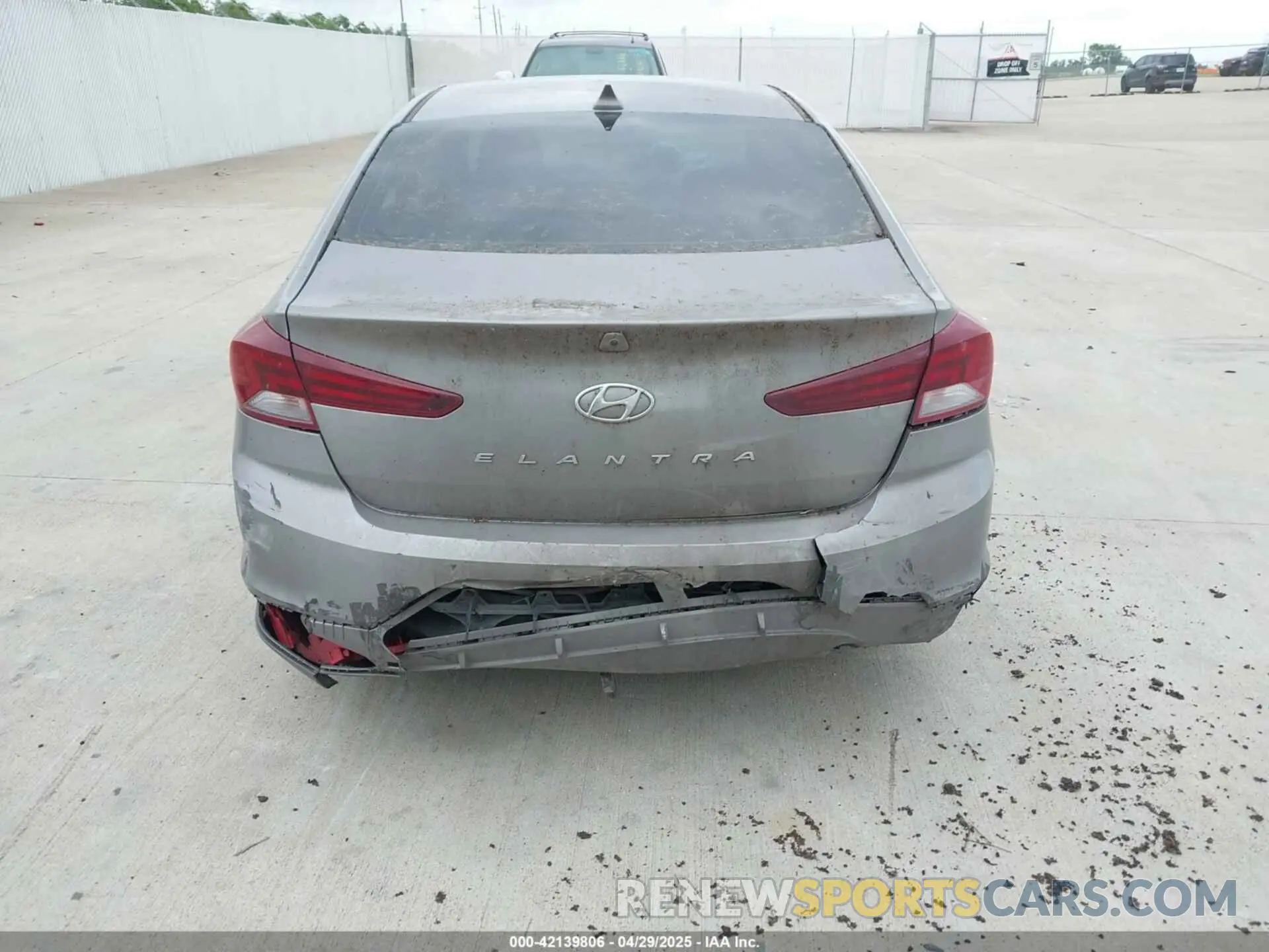 16 fotografías del automóvil dañado KMHD84LF7LU980207 HYUNDAI ELANTRA 2020
