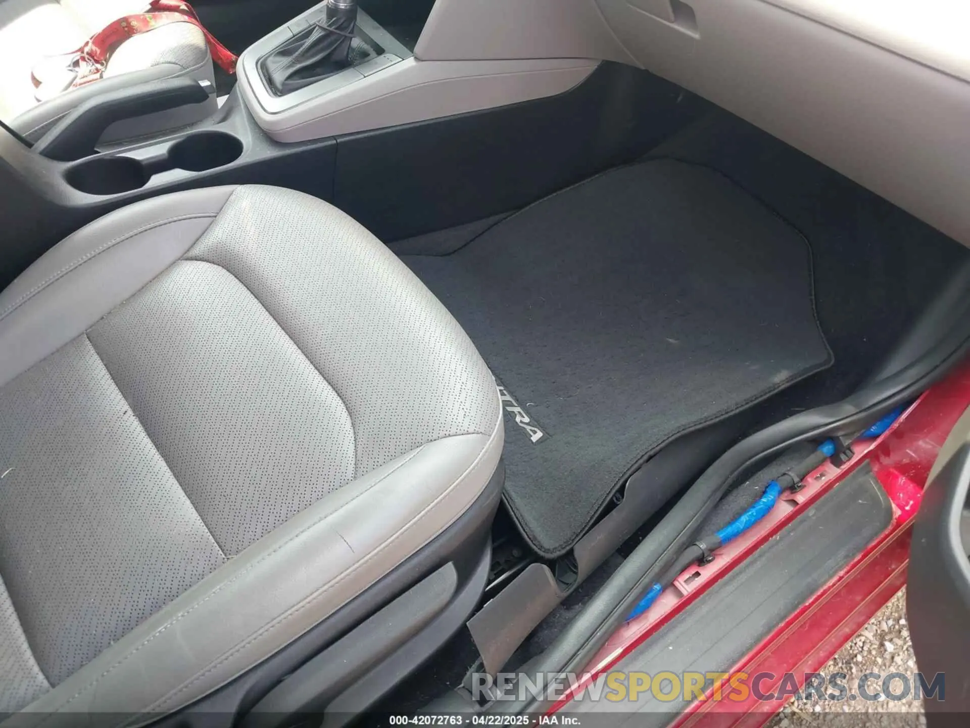 13 fotografías del automóvil dañado KMHD84LF8LU107789 HYUNDAI ELANTRA 2020