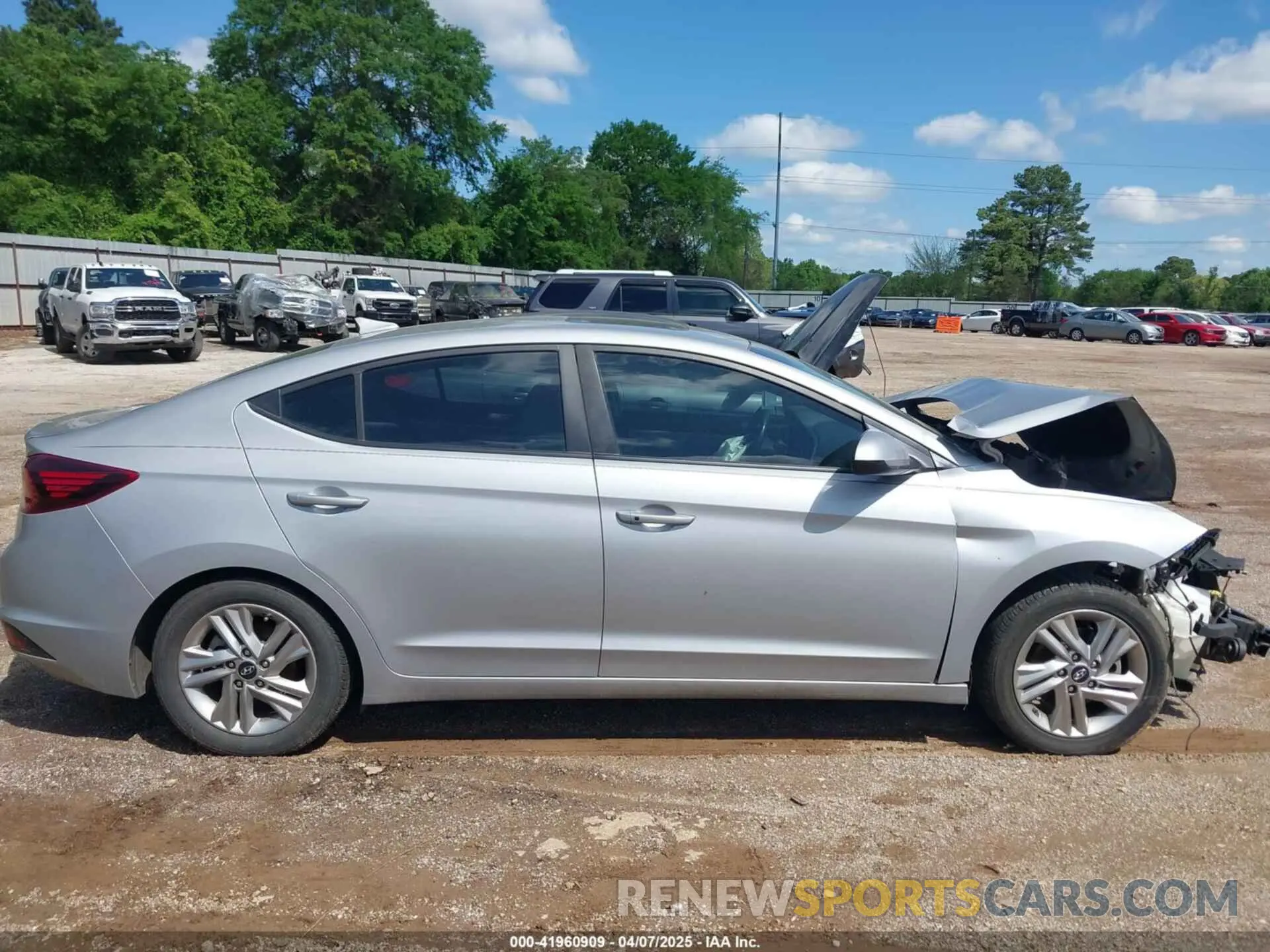 13 fotografías del automóvil dañado KMHD84LF8LU929864 HYUNDAI ELANTRA 2020