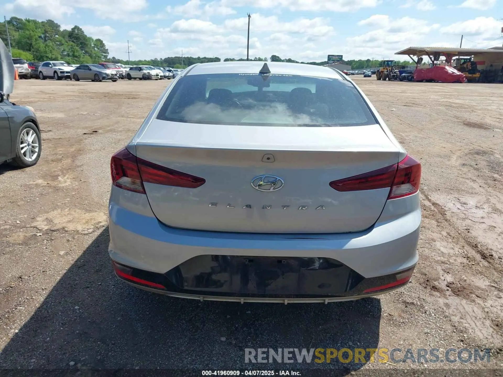 16 fotografías del automóvil dañado KMHD84LF8LU929864 HYUNDAI ELANTRA 2020