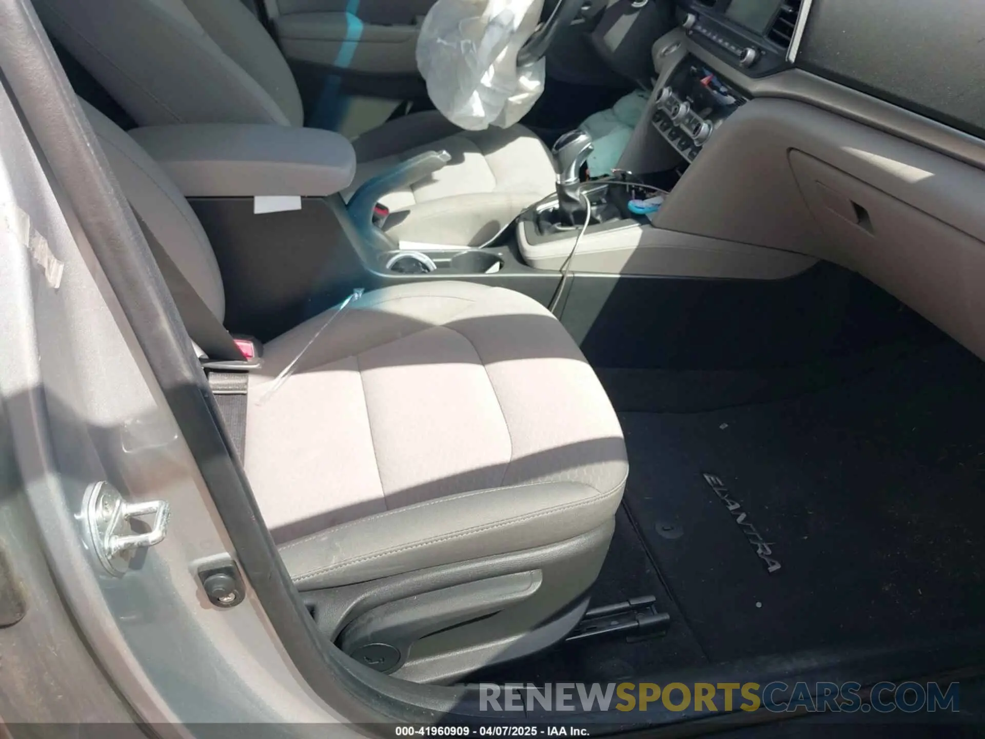 5 fotografías del automóvil dañado KMHD84LF8LU929864 HYUNDAI ELANTRA 2020