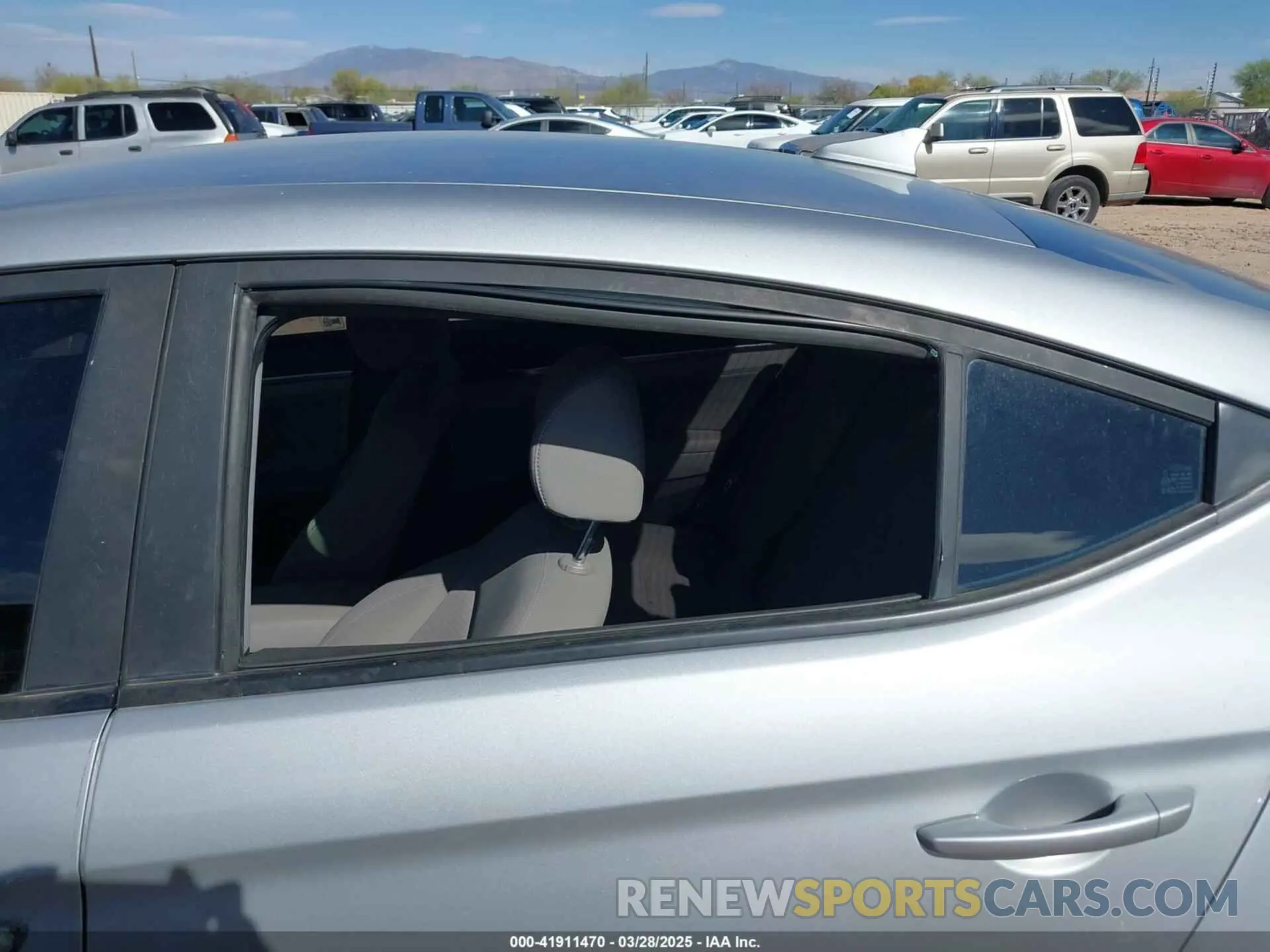 17 fotografías del automóvil dañado KMHD84LF8LU948480 HYUNDAI ELANTRA 2020