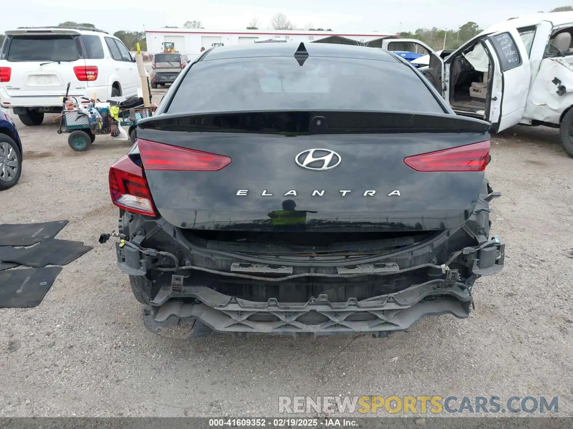 16 fotografías del automóvil dañado KMHD84LF9LU024355 HYUNDAI ELANTRA 2020