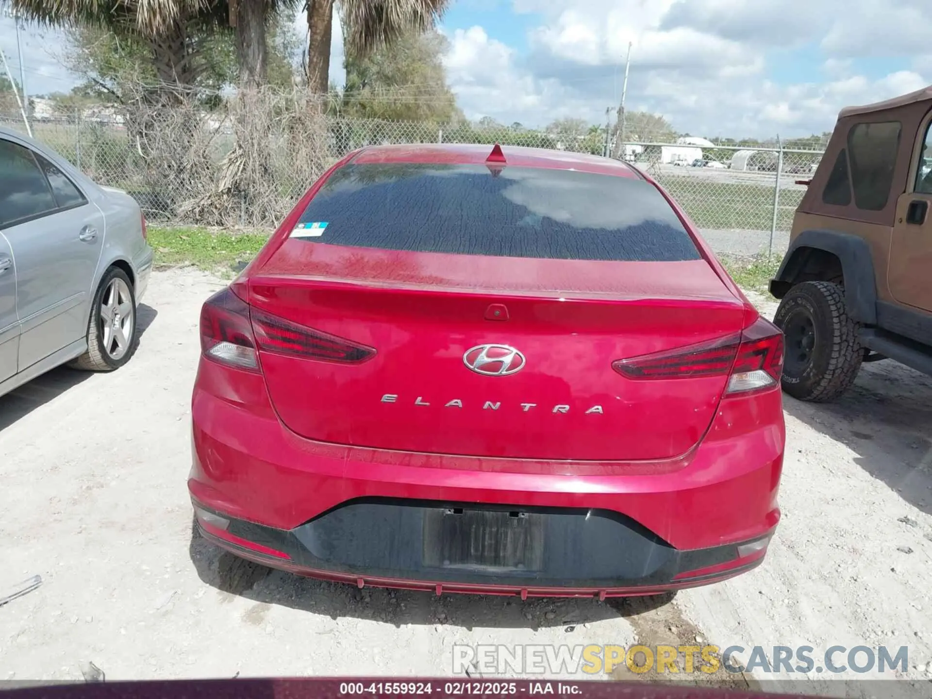 16 fotografías del automóvil dañado KMHD84LF9LU068338 HYUNDAI ELANTRA 2020