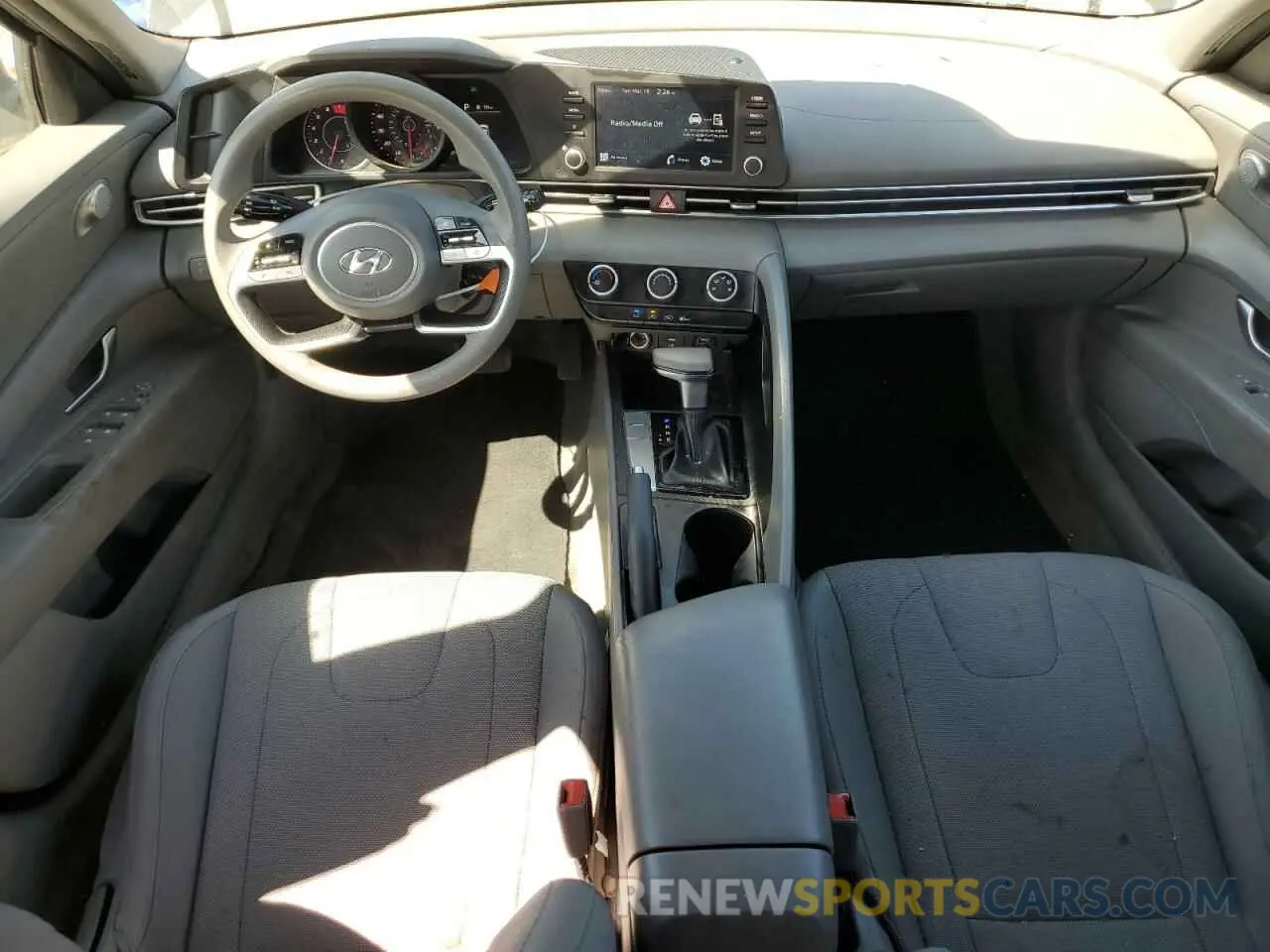 8 fotografías del automóvil dañado 5NPLL4AG5MH043233 HYUNDAI ELANTRA 2021