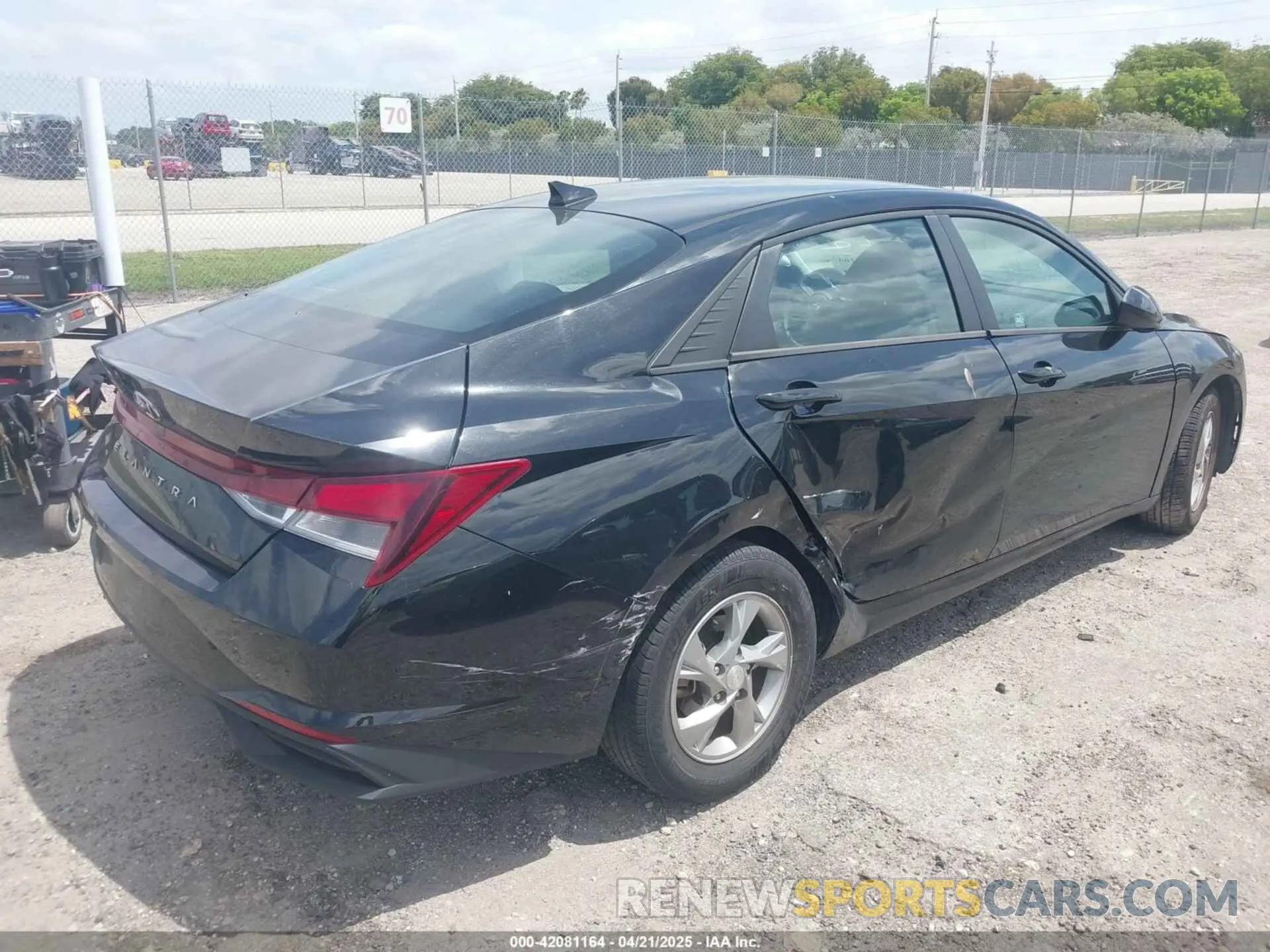 4 fotografías del automóvil dañado 5NPLL4AG8MH037152 HYUNDAI ELANTRA 2021