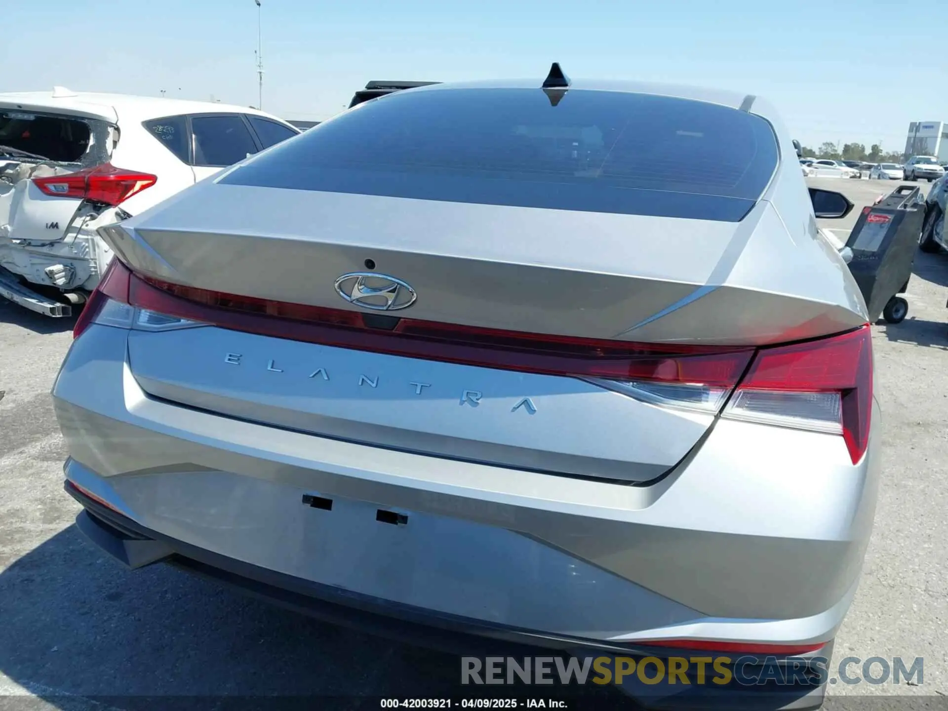 16 fotografías del automóvil dañado 5NPLL4AGXMH041042 HYUNDAI ELANTRA 2021