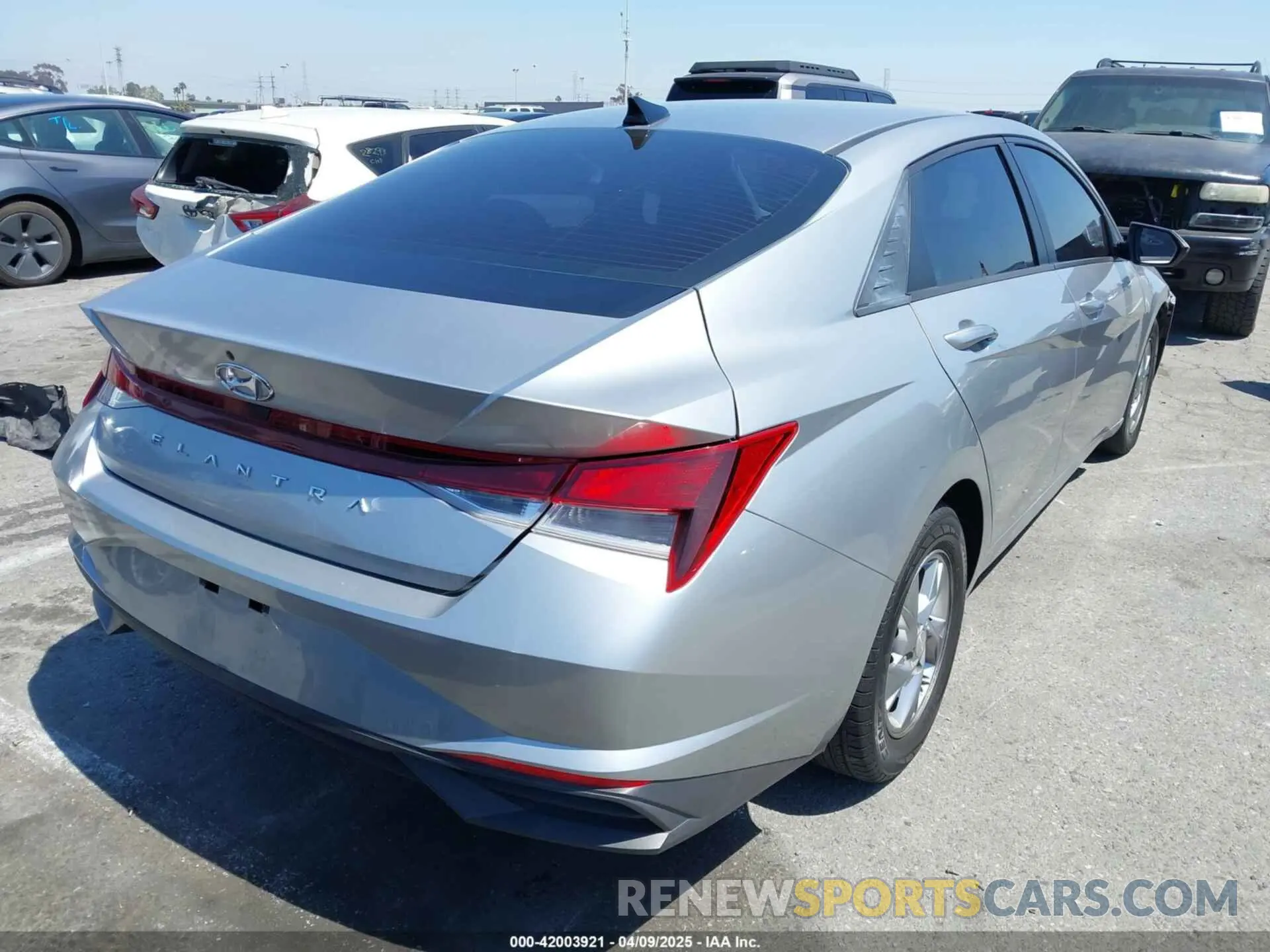 4 fotografías del automóvil dañado 5NPLL4AGXMH041042 HYUNDAI ELANTRA 2021