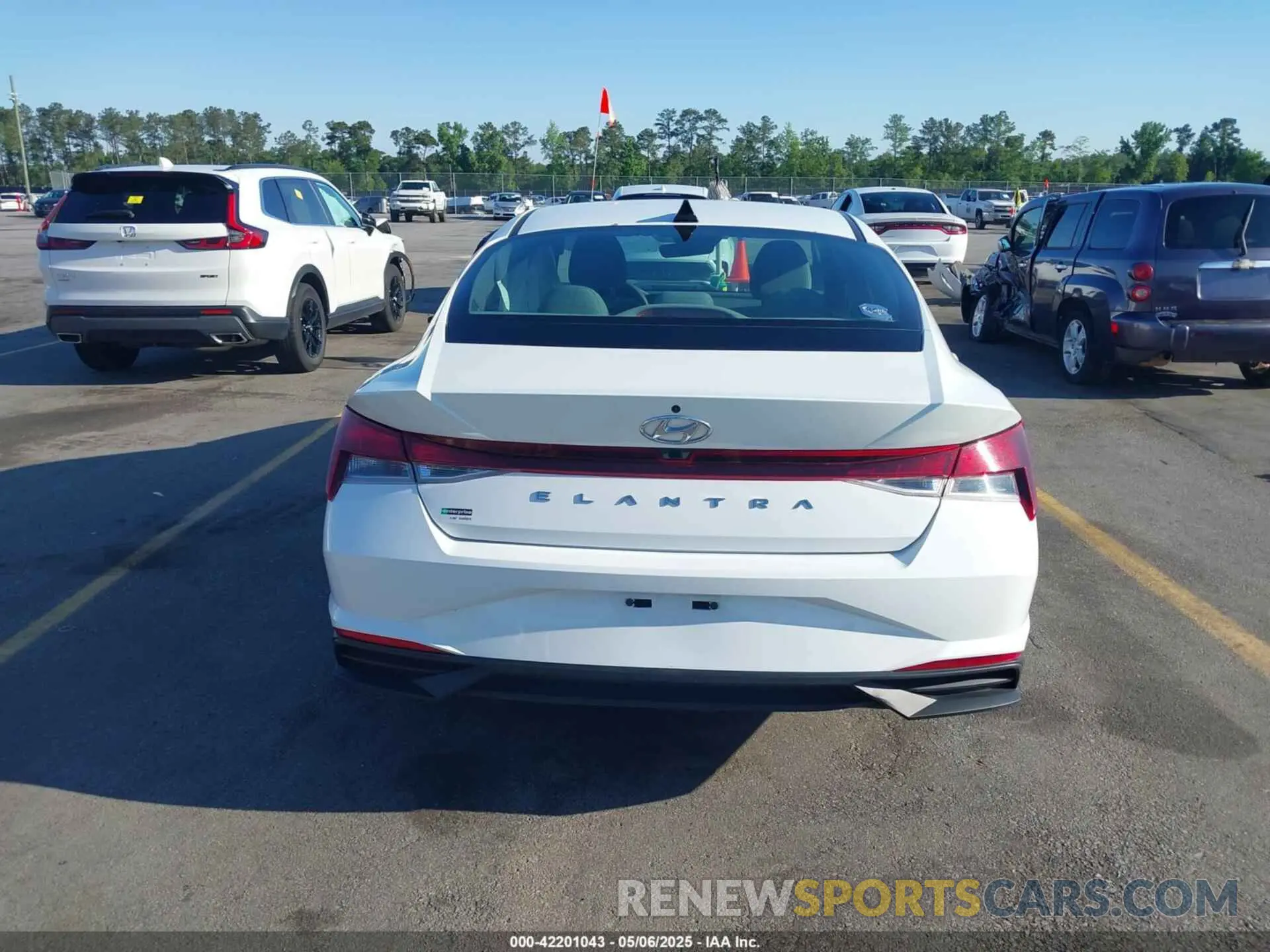 16 fotografías del automóvil dañado 5NPLM4AG0MH012114 HYUNDAI ELANTRA 2021