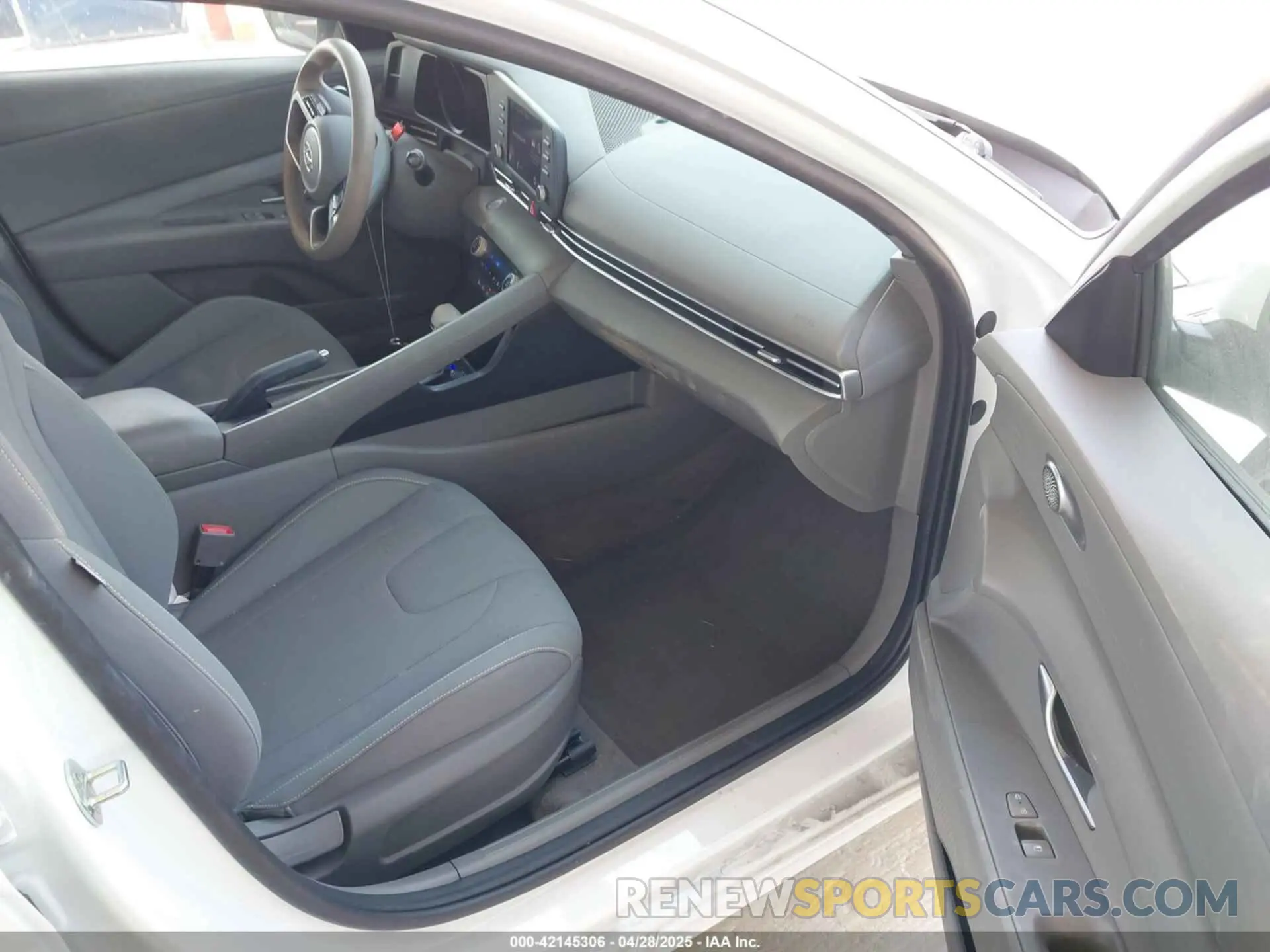 5 fotografías del automóvil dañado 5NPLM4AG1MH004328 HYUNDAI ELANTRA 2021
