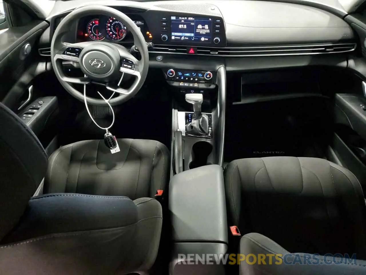 8 fotografías del automóvil dañado 5NPLM4AG4MH008079 HYUNDAI ELANTRA 2021