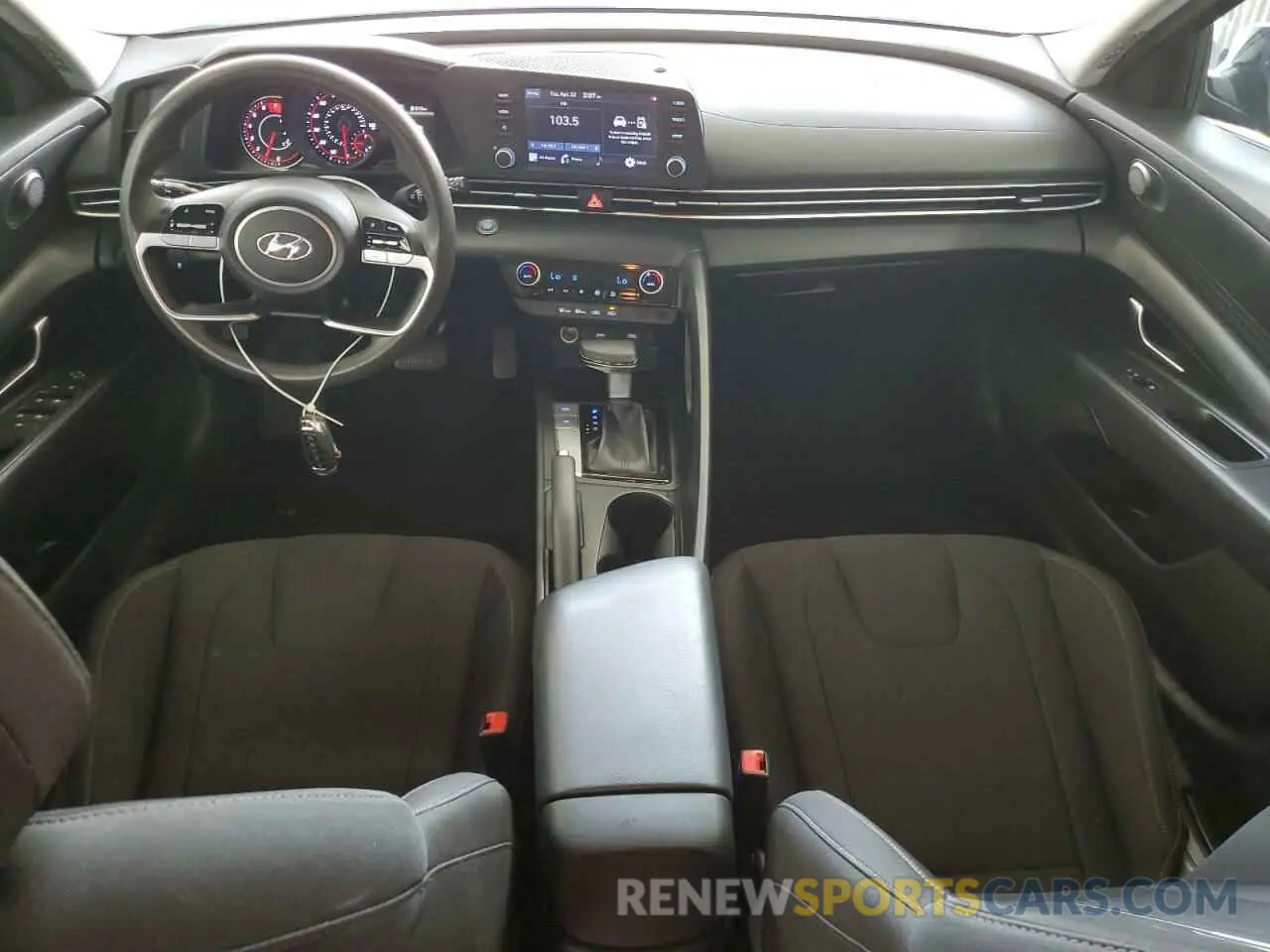 8 fotografías del automóvil dañado 5NPLM4AG4MH052339 HYUNDAI ELANTRA 2021