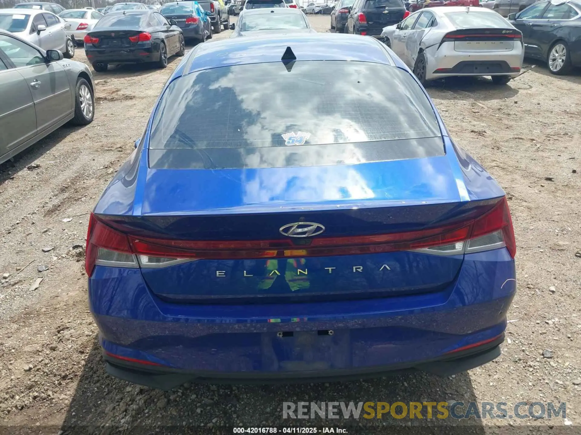 16 fotografías del automóvil dañado 5NPLM4AG7MH045336 HYUNDAI ELANTRA 2021