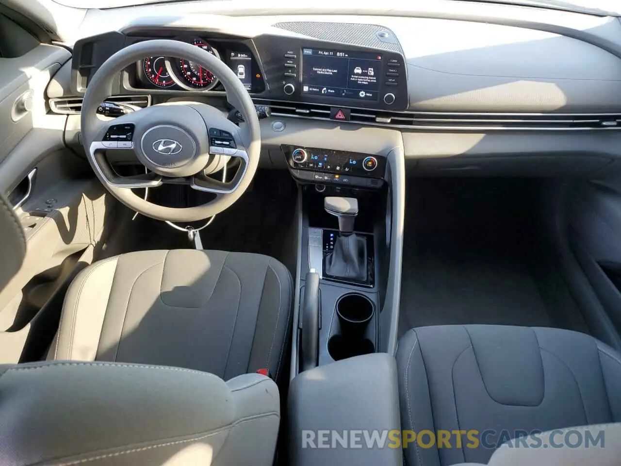 8 fotografías del automóvil dañado 5NPLM4AG8MH021997 HYUNDAI ELANTRA 2021