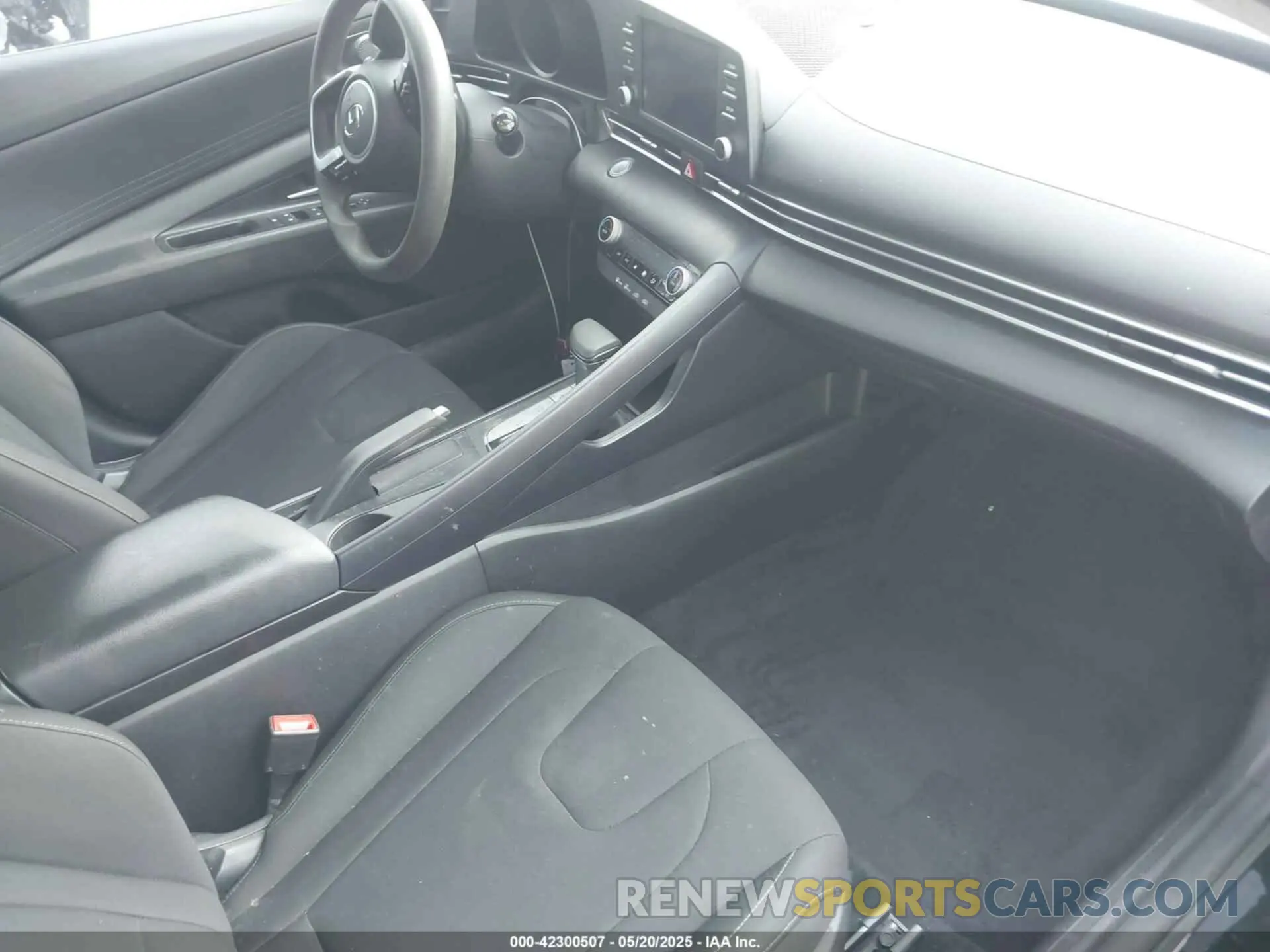 5 fotografías del automóvil dañado 5NPLM4AG8MH027833 HYUNDAI ELANTRA 2021