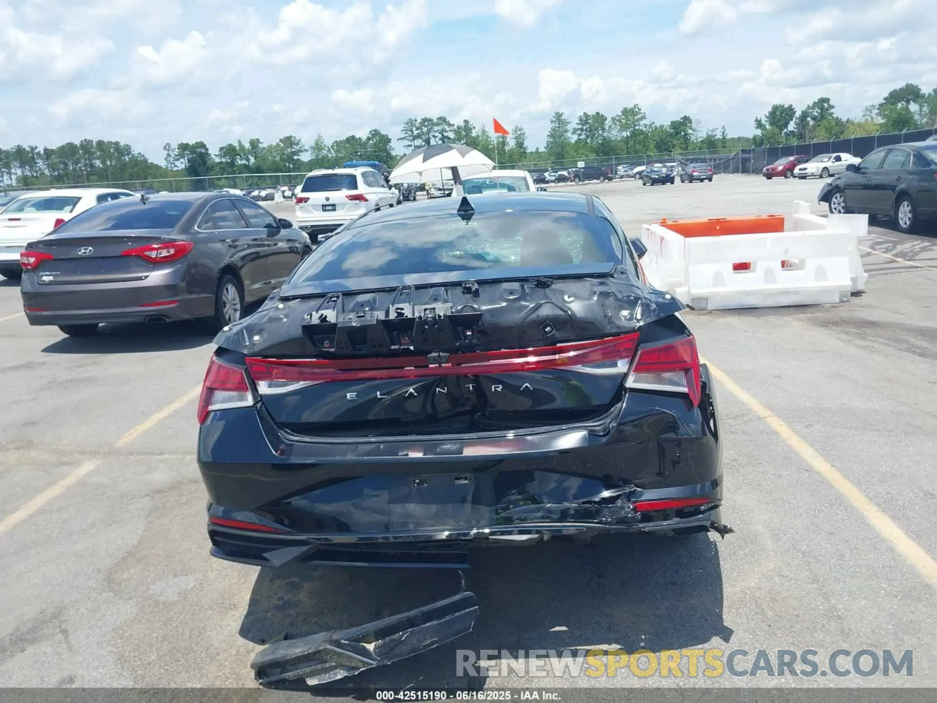 16 fotografías del automóvil dañado 5NPLN4AG3MH017045 HYUNDAI ELANTRA 2021