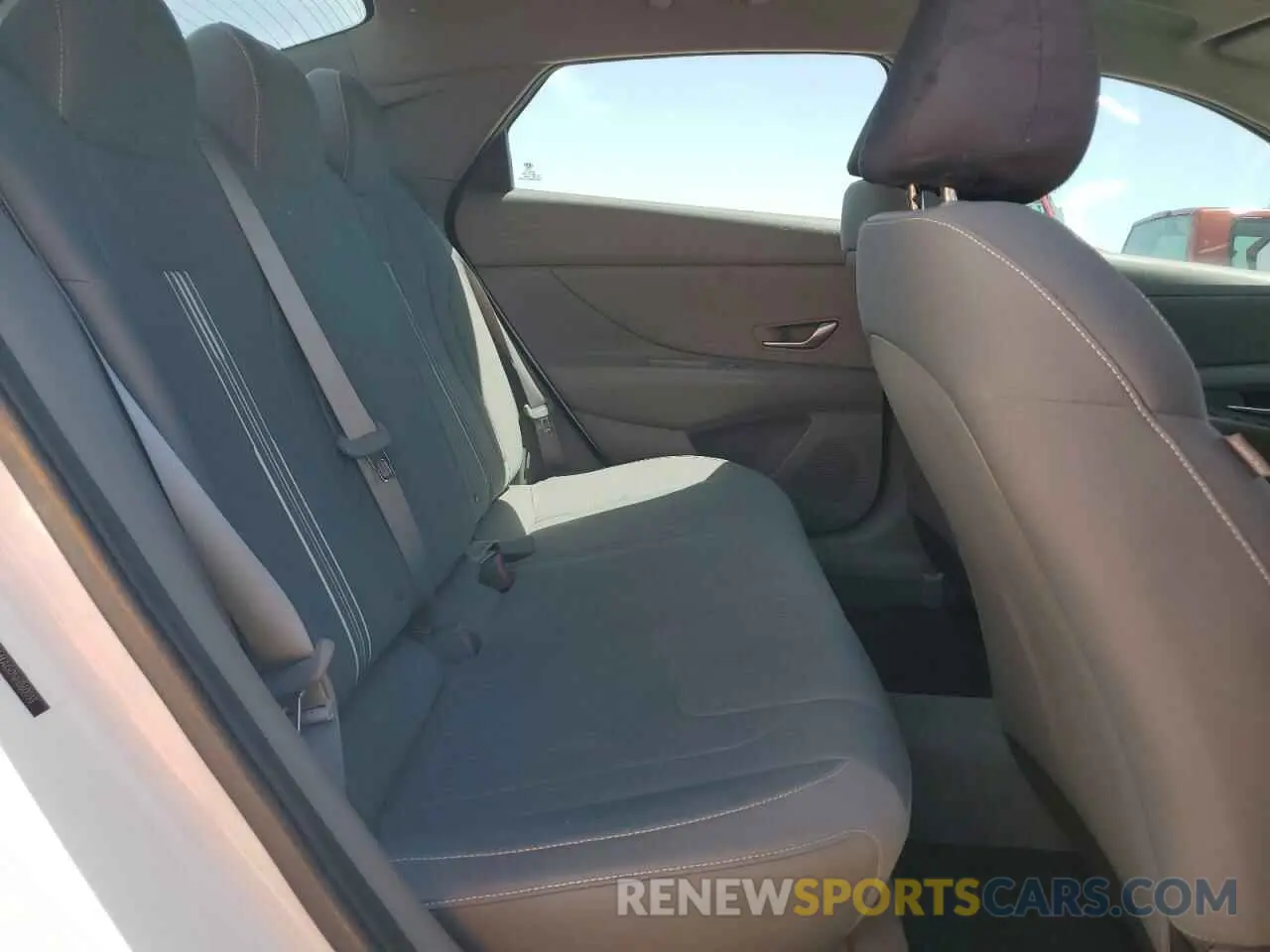 10 fotografías del automóvil dañado 5NPLM4AG0NH060035 HYUNDAI ELANTRA 2022
