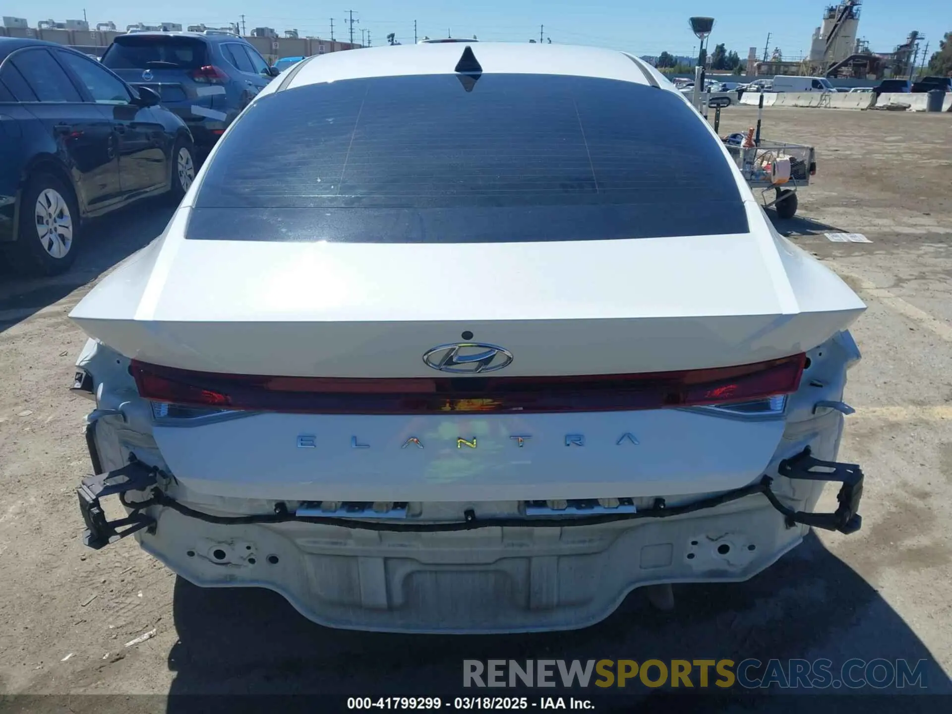 17 fotografías del automóvil dañado 5NPLM4AG2NH070629 HYUNDAI ELANTRA 2022