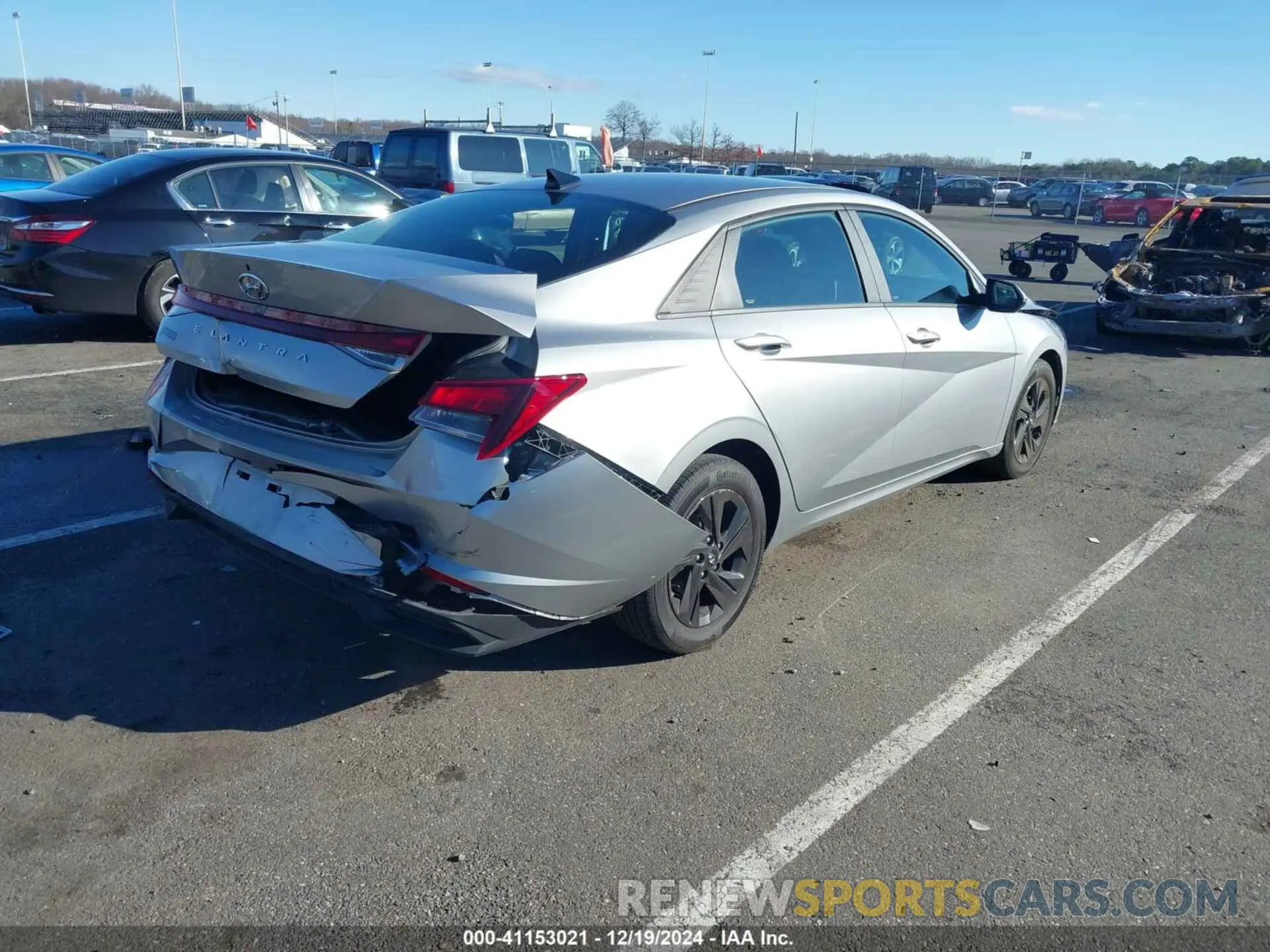 4 fotografías del automóvil dañado 5NPLM4AG4NH081132 HYUNDAI ELANTRA 2022