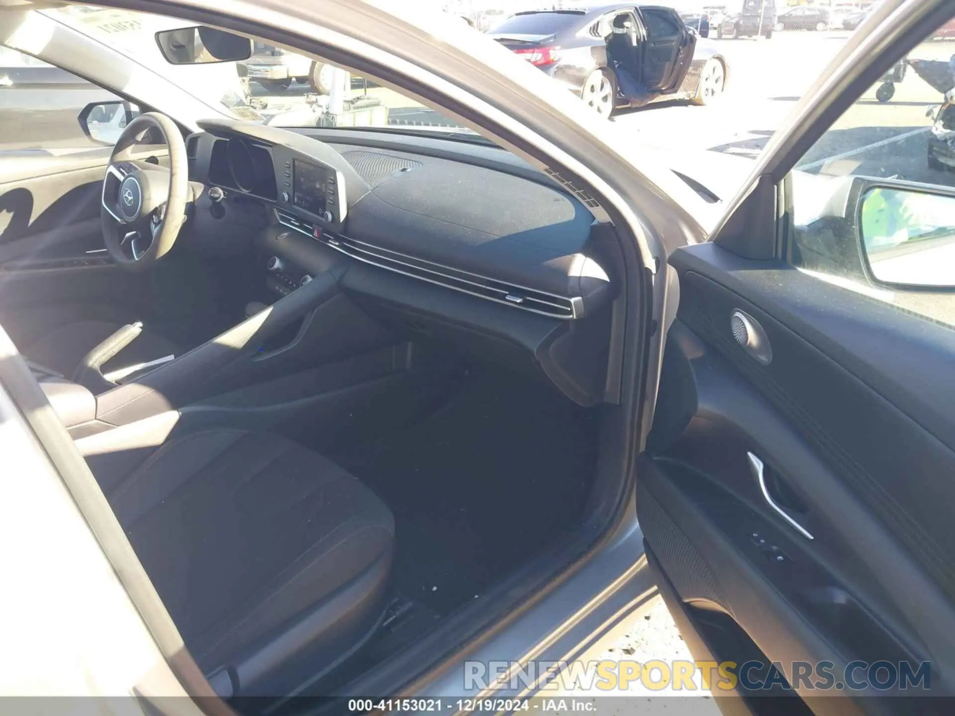 5 fotografías del automóvil dañado 5NPLM4AG4NH081132 HYUNDAI ELANTRA 2022