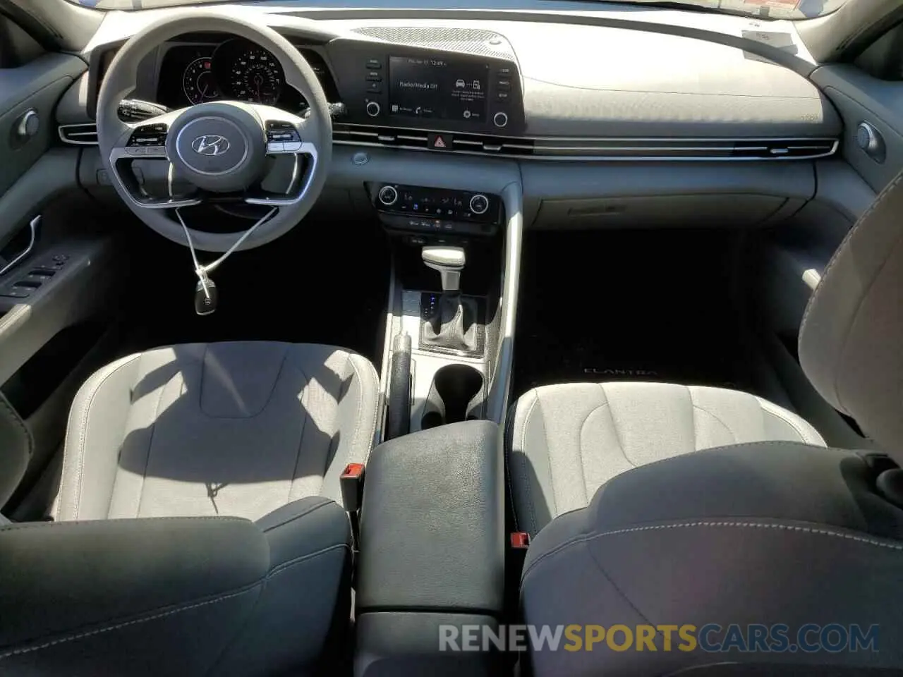 8 fotografías del automóvil dañado 5NPLM4AG5NH074965 HYUNDAI ELANTRA 2022