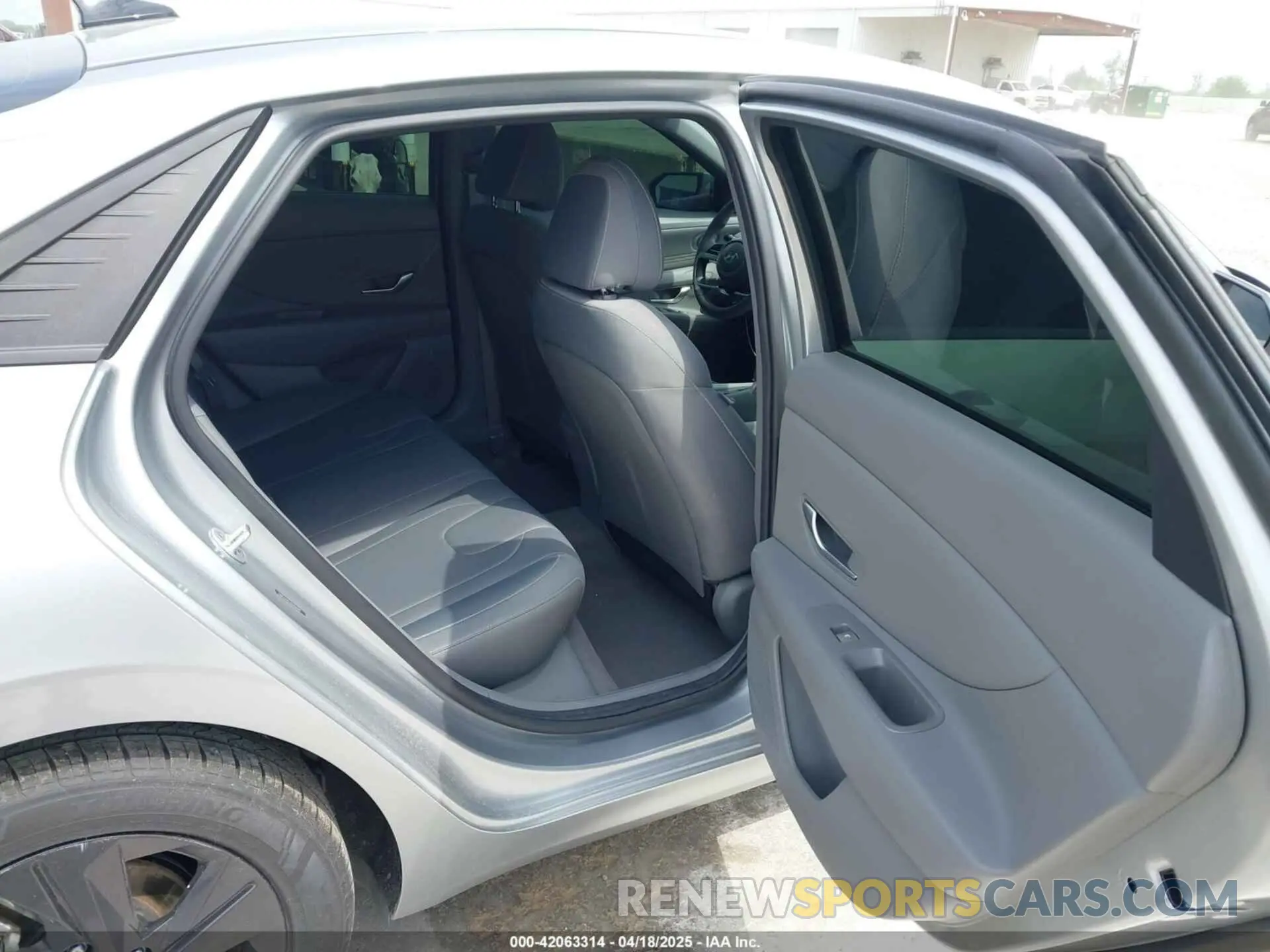 8 fotografías del automóvil dañado 5NPLS4AG1NH061149 HYUNDAI ELANTRA 2022