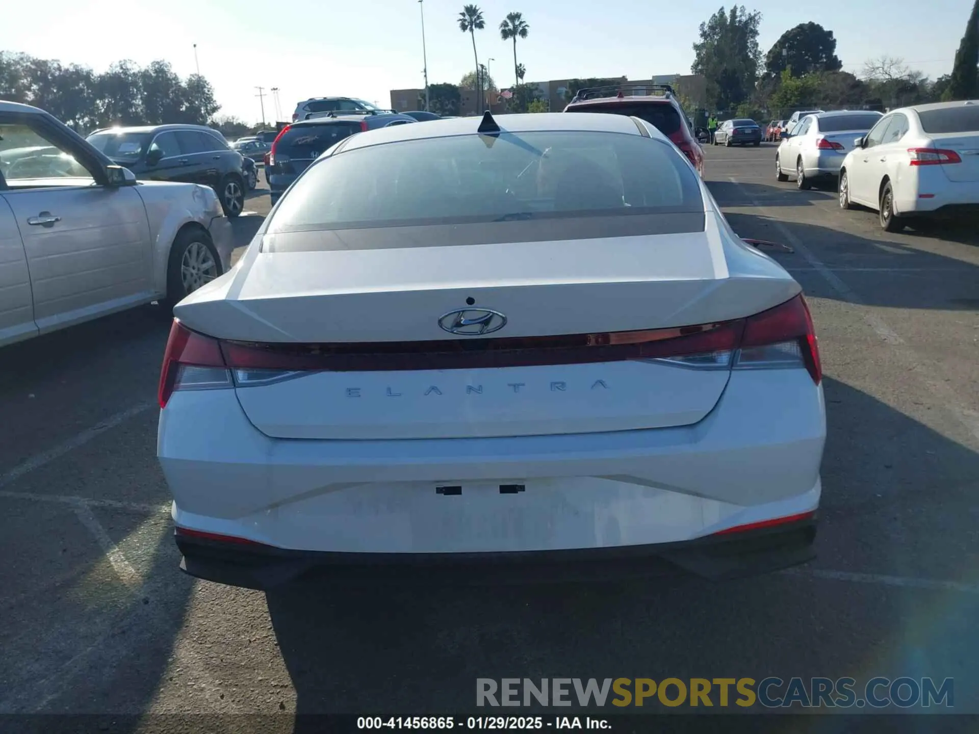 17 fotografías del automóvil dañado 5NPLS4AG3NH077191 HYUNDAI ELANTRA 2022