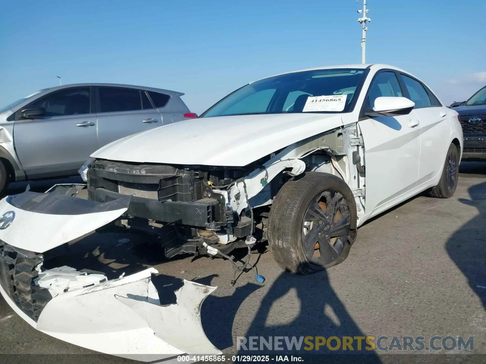 2 fotografías del automóvil dañado 5NPLS4AG3NH077191 HYUNDAI ELANTRA 2022
