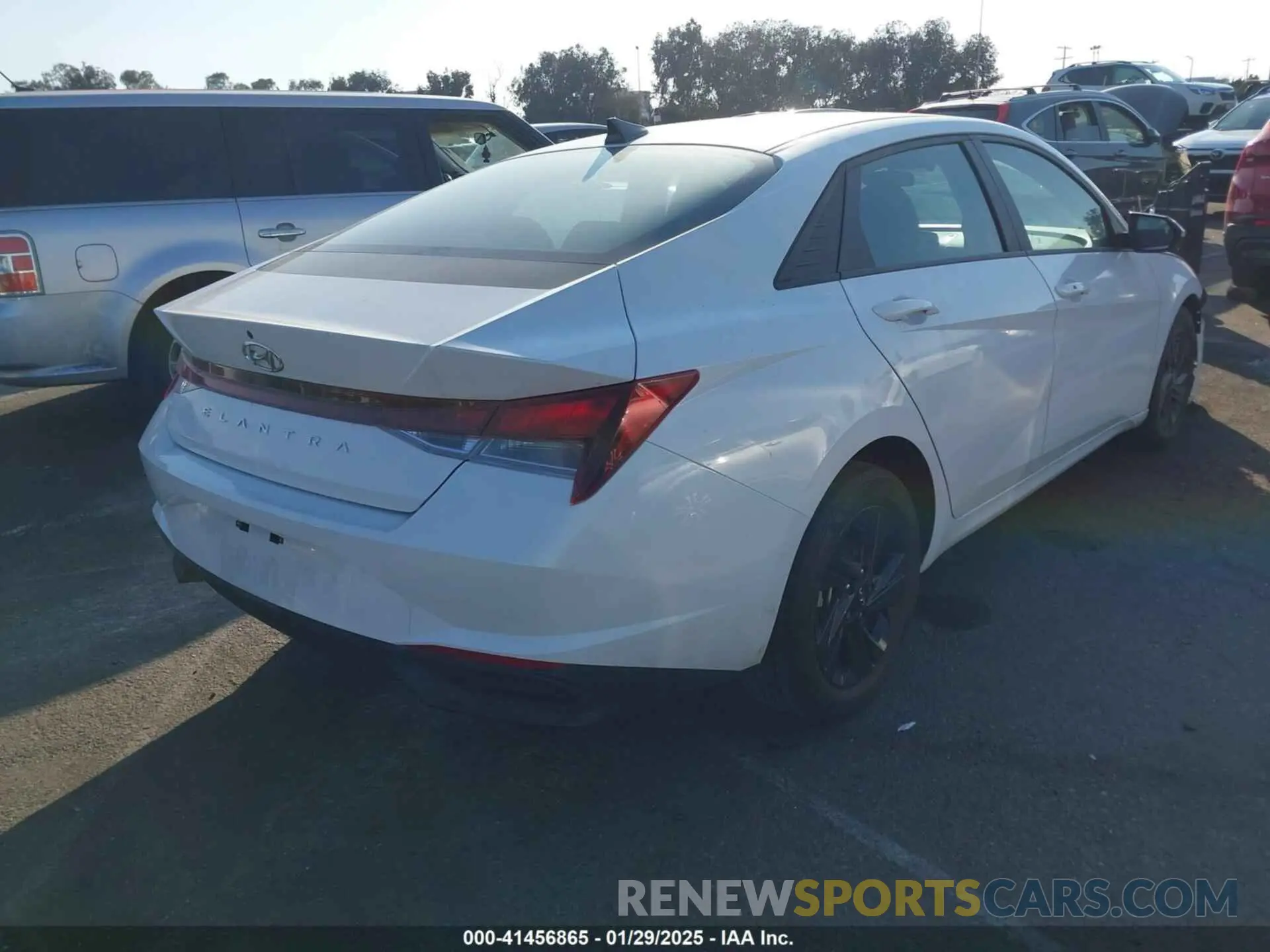 4 fotografías del automóvil dañado 5NPLS4AG3NH077191 HYUNDAI ELANTRA 2022