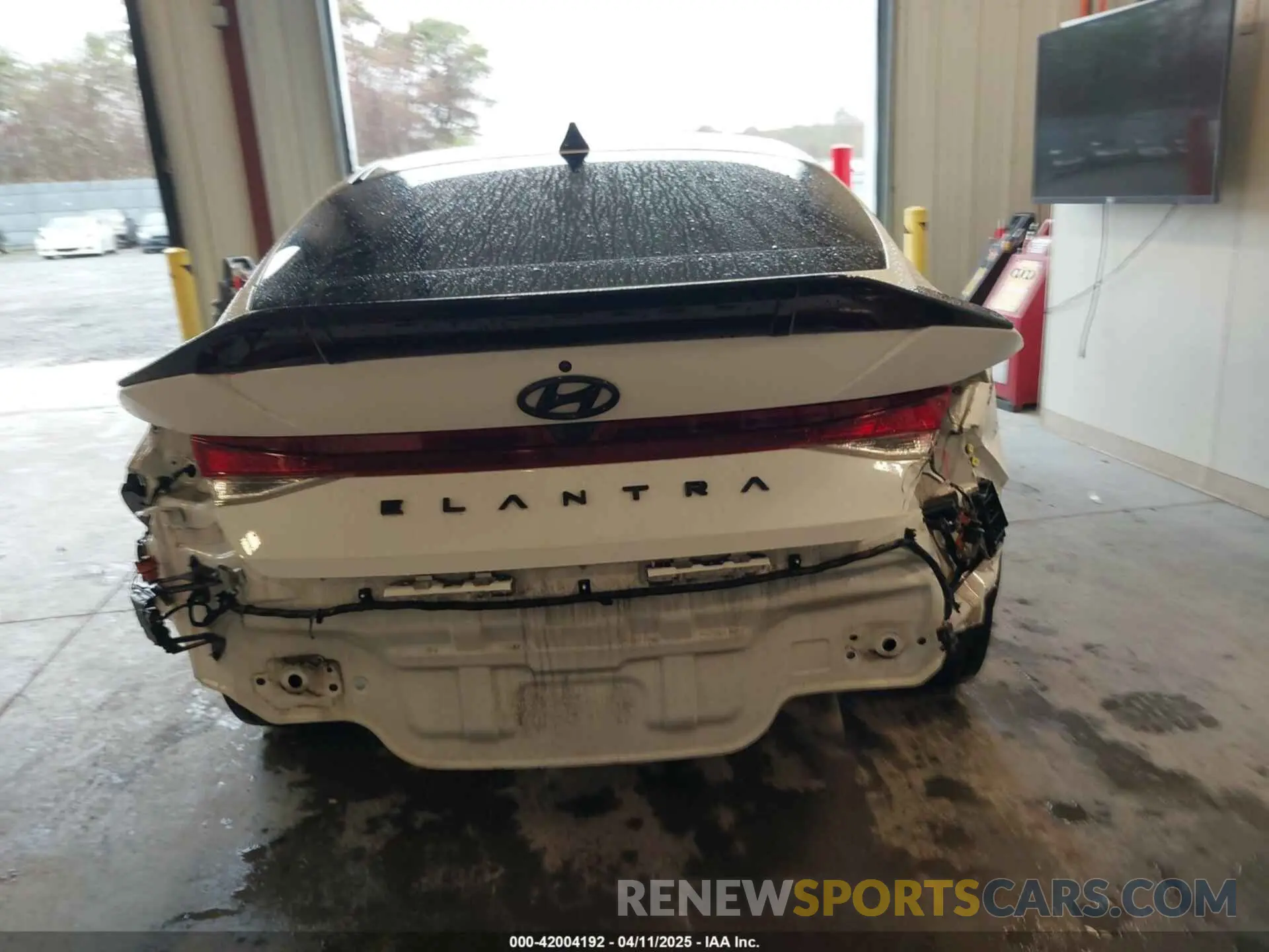 16 fotografías del automóvil dañado 5NPLS4AG9NH055048 HYUNDAI ELANTRA 2022